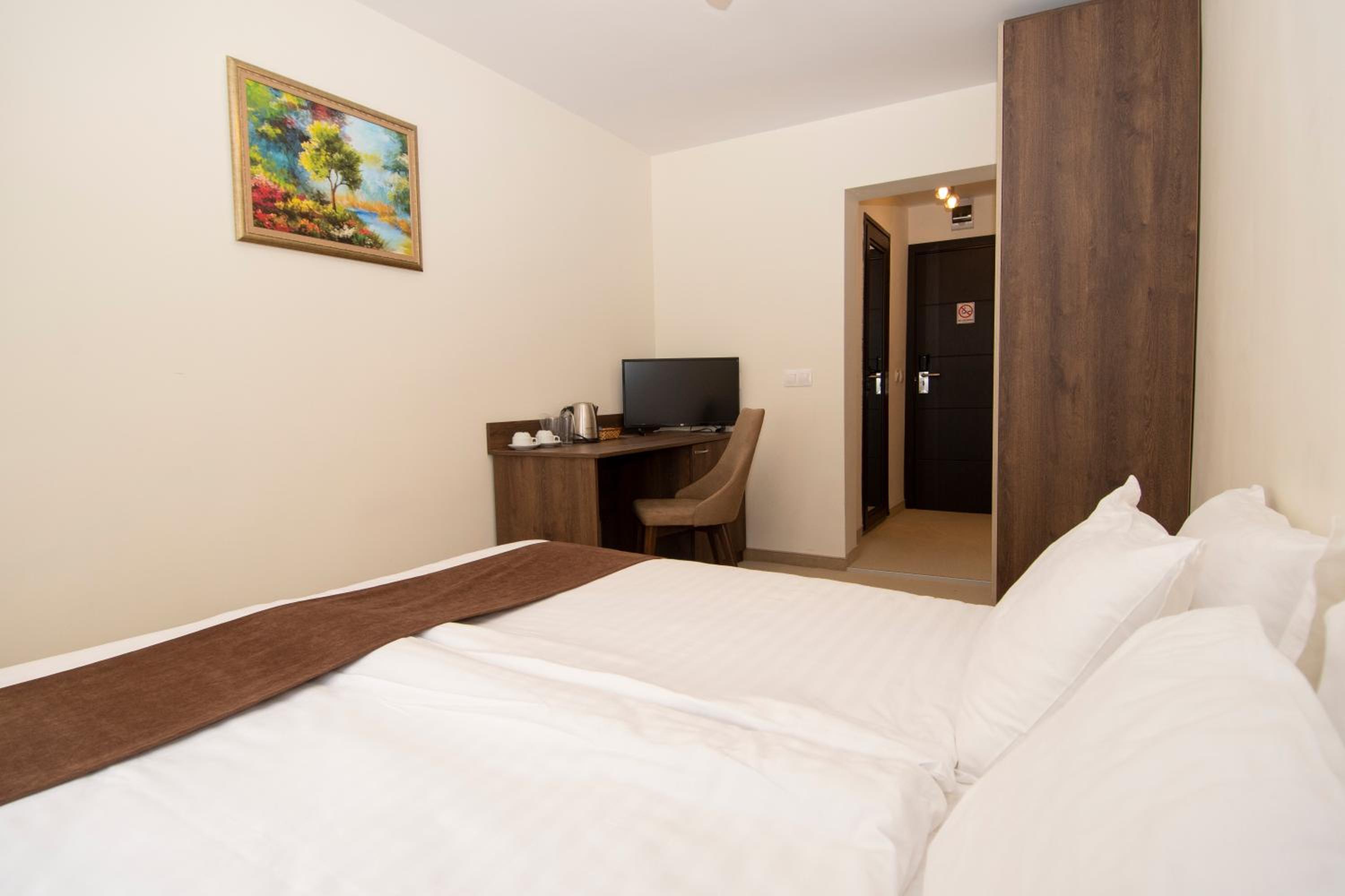 Economy Double Room - Photo 2