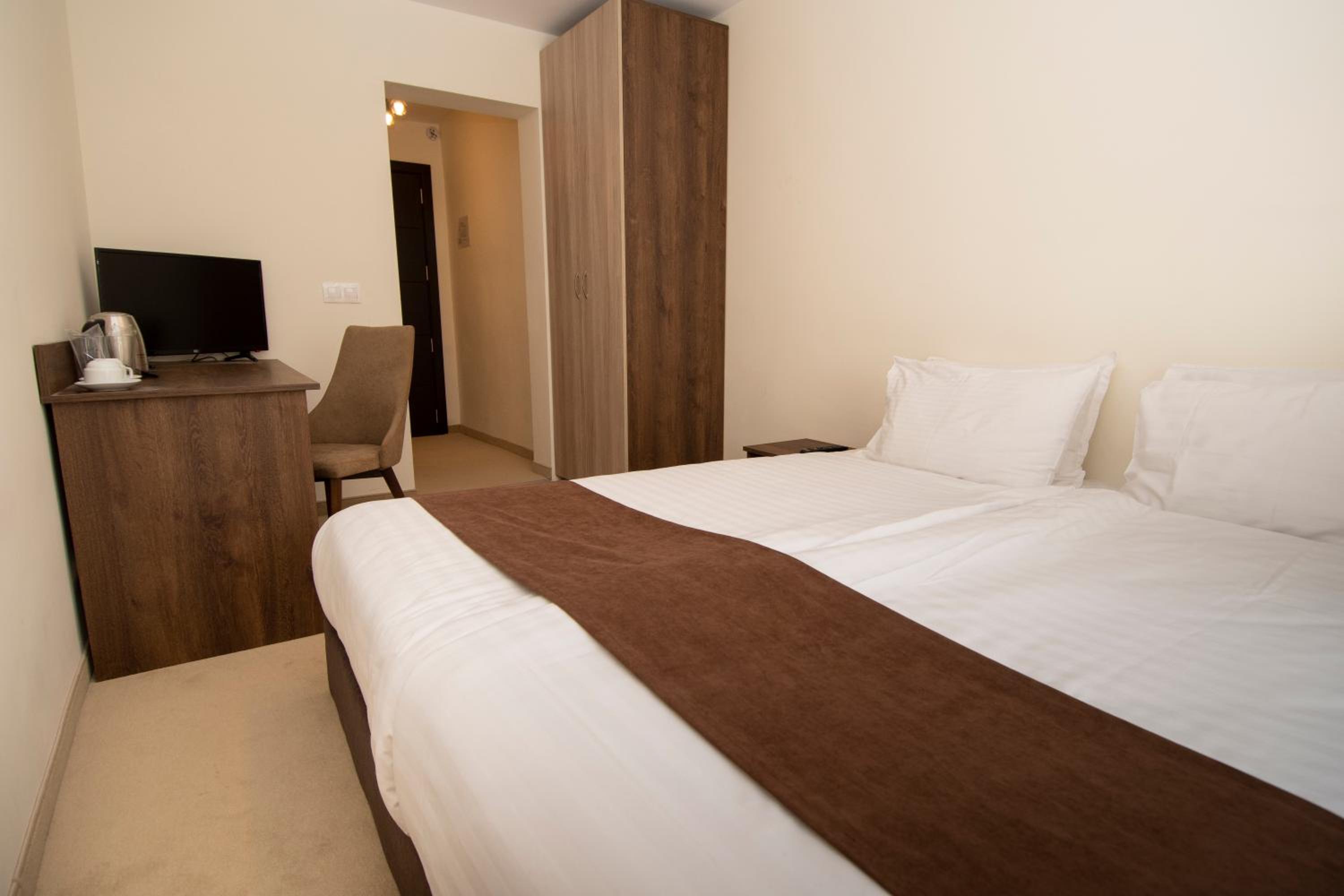 Economy Double Room - Photo 3