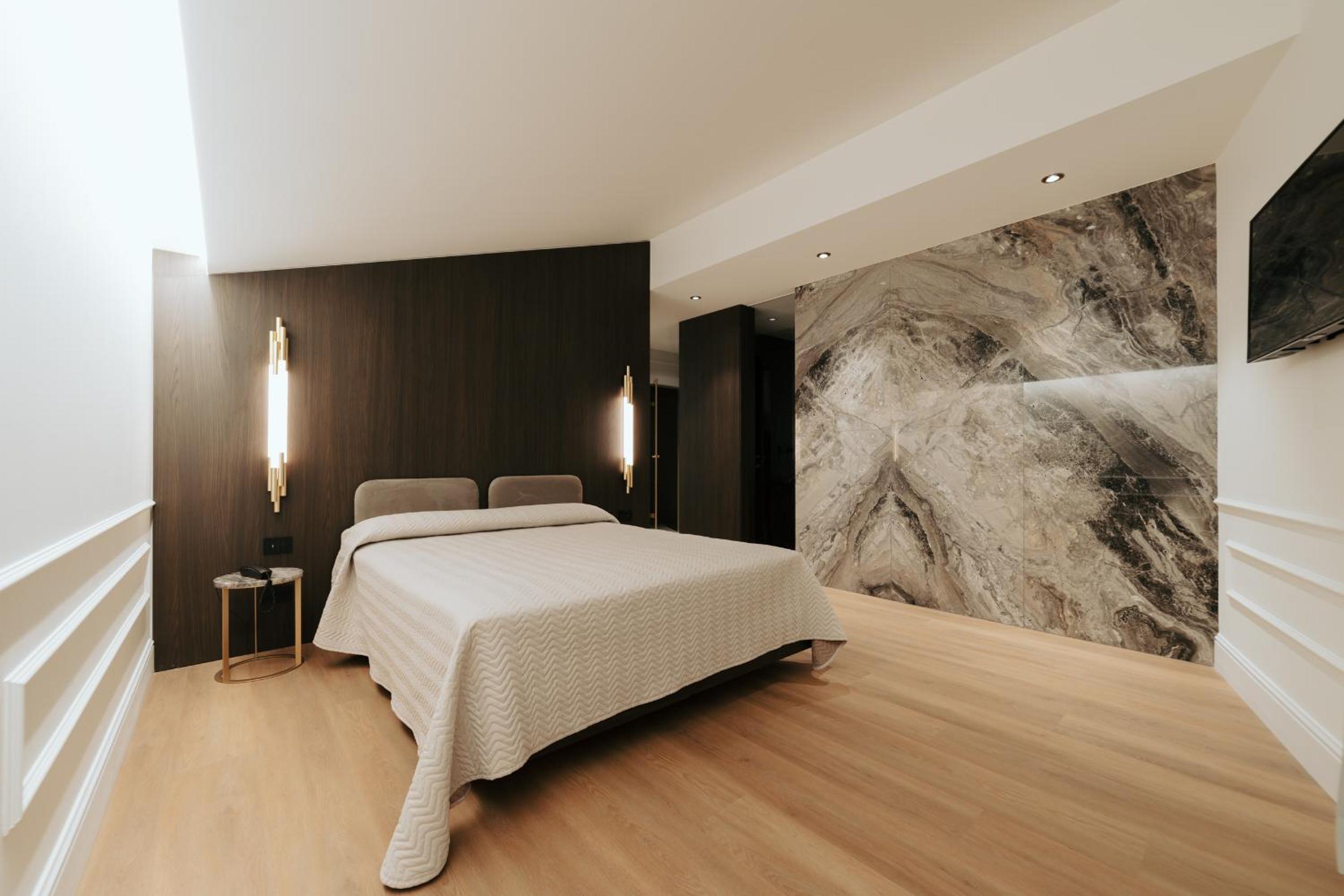 Suite with Terrace - Photo 2
