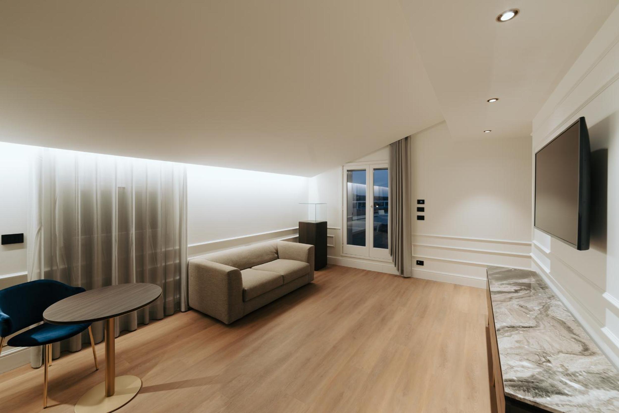 Suite with Terrace - Photo 6