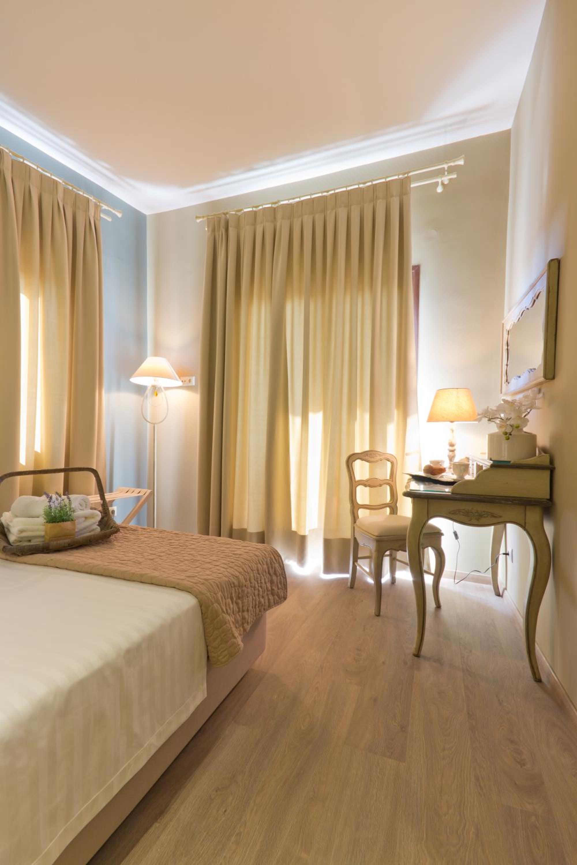 Double or Twin Room with Balcony - Photo 1
