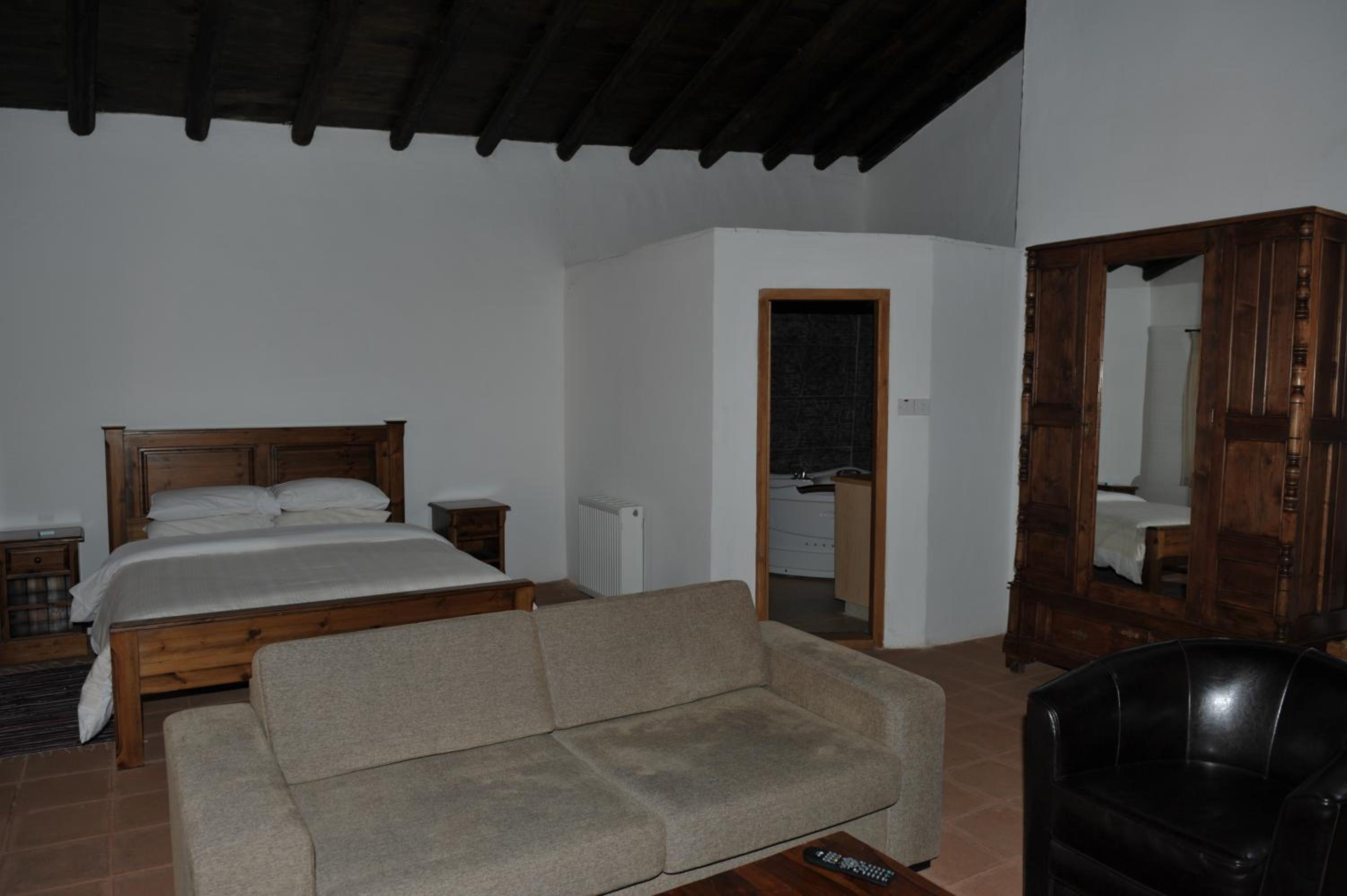 Executive Suite - Photo 1