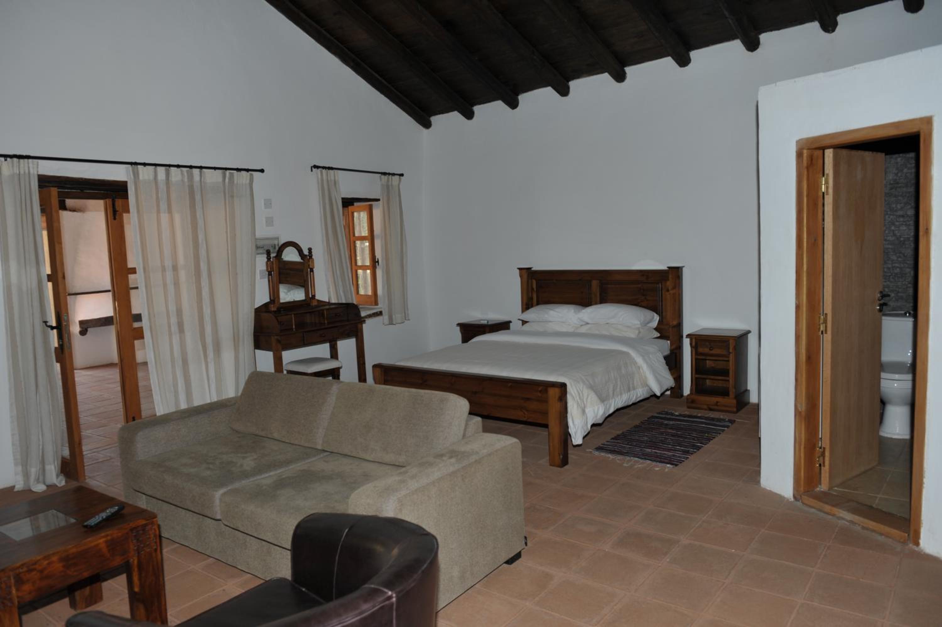 Executive Suite - Photo 4