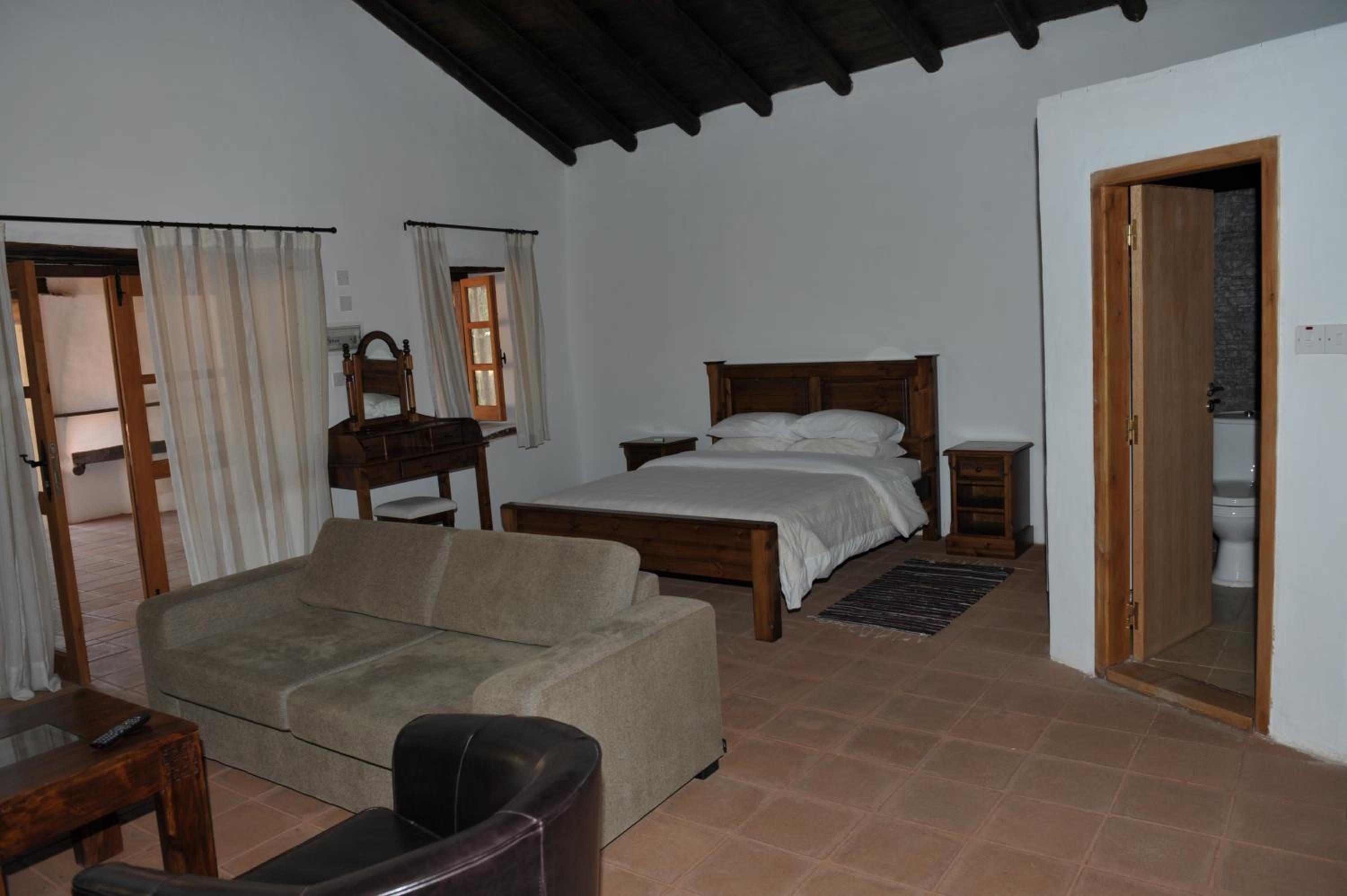 Executive Suite - Photo 9