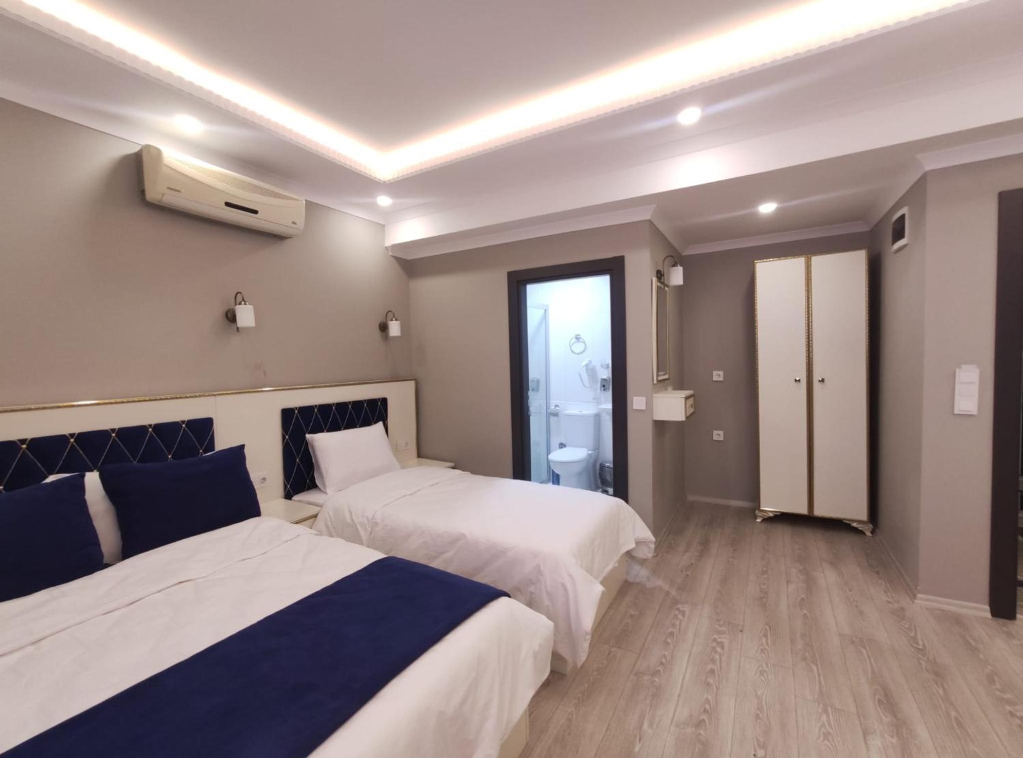 Deluxe Triple Room photo 2