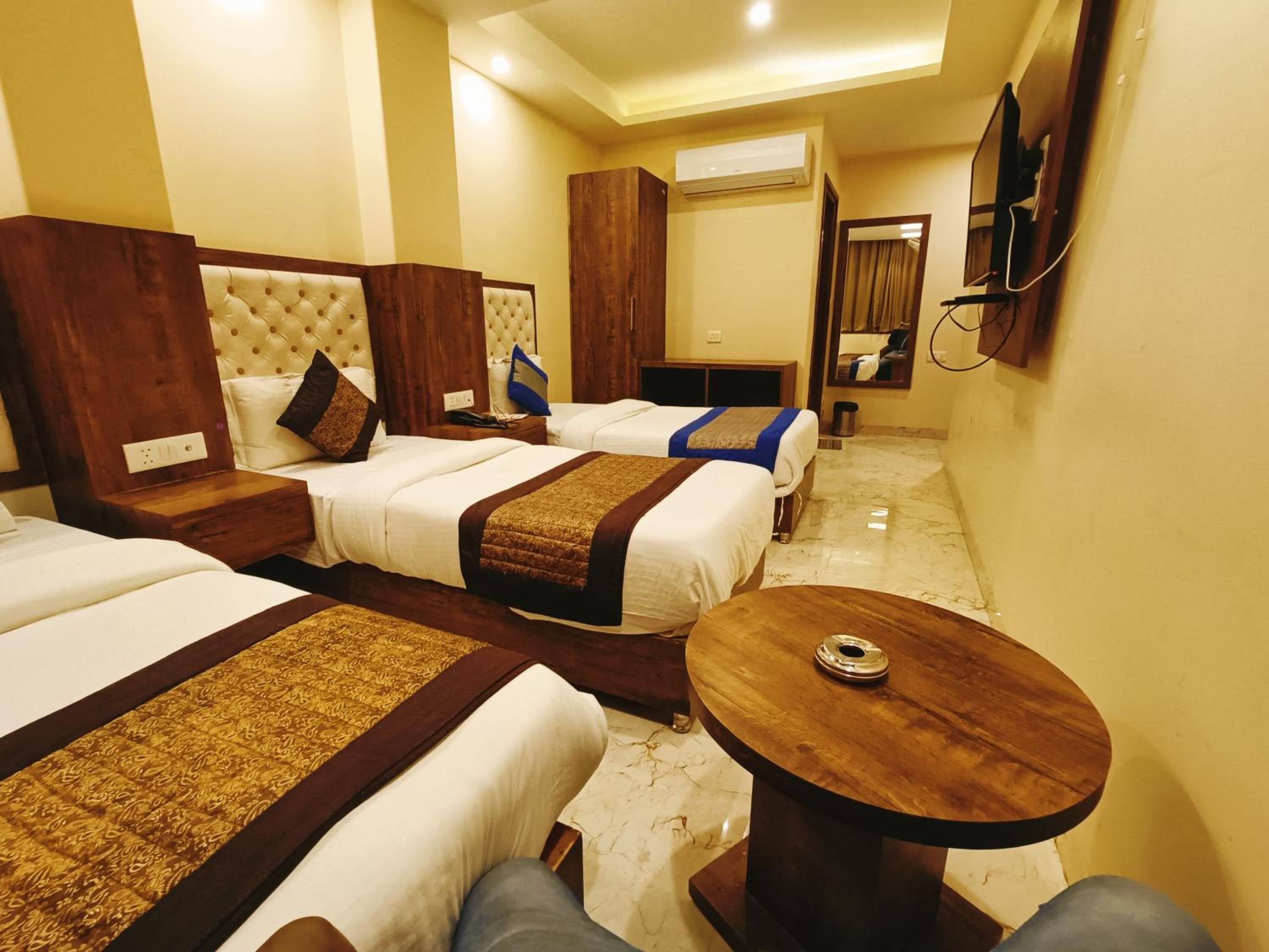 Classic Triple Room - Photo 12