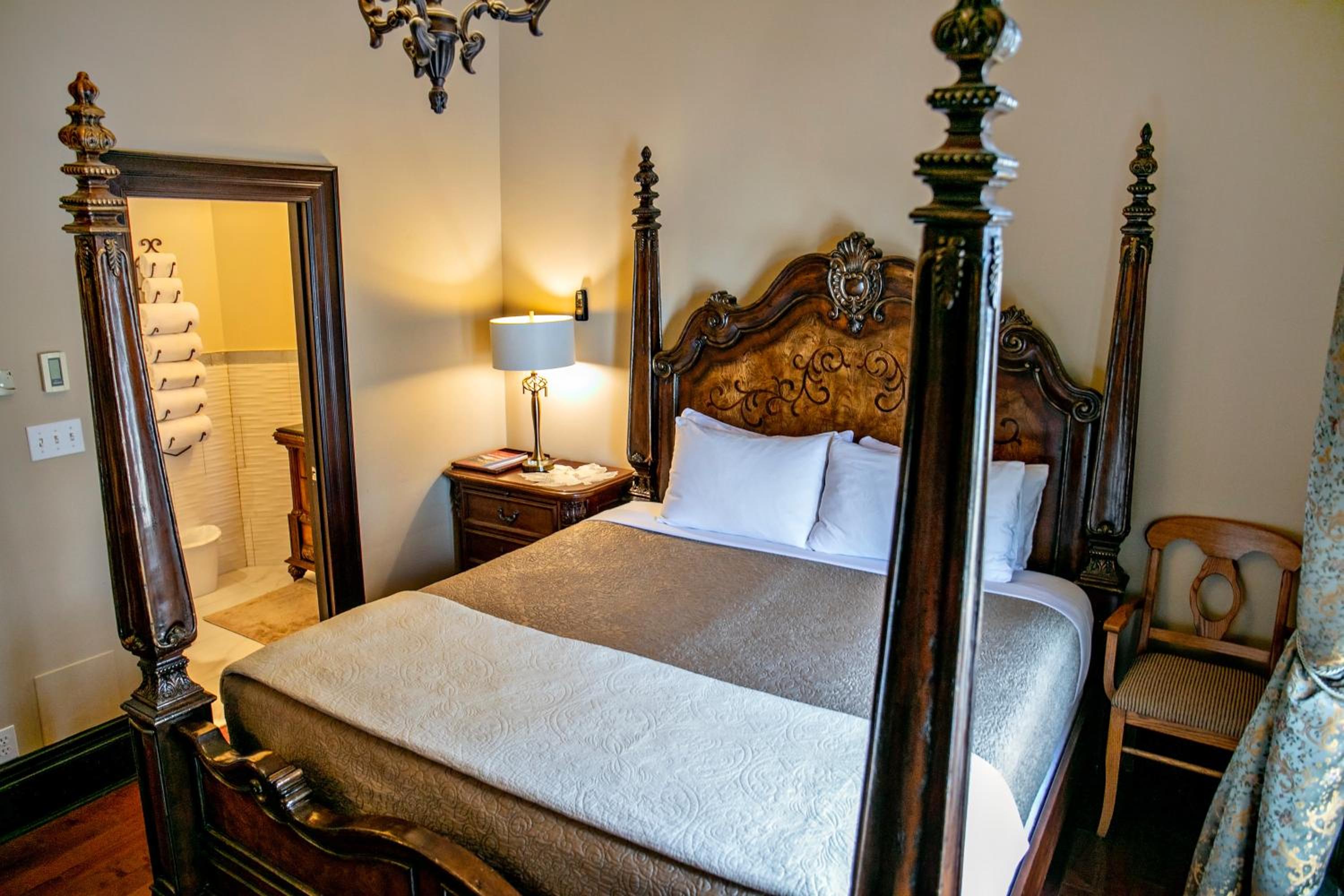Standard King Room photo 2