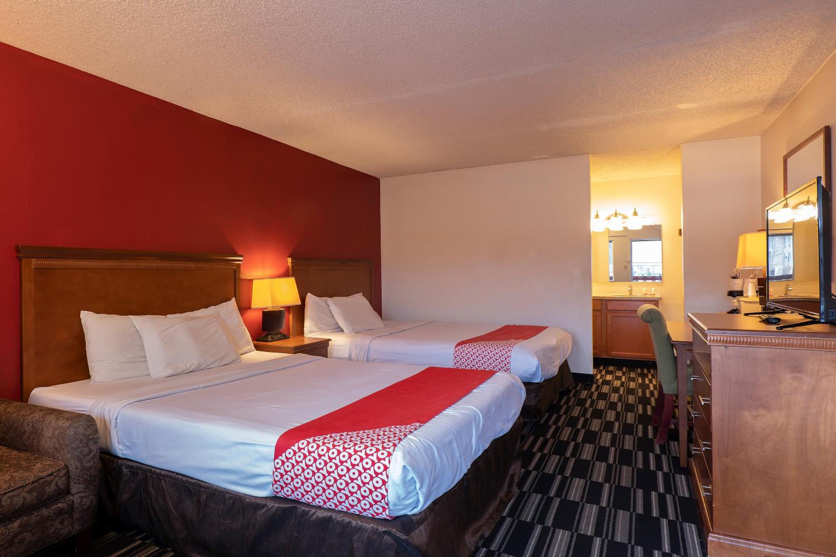 Queen Room With Two Queen Beds - Disability Access photo 1
