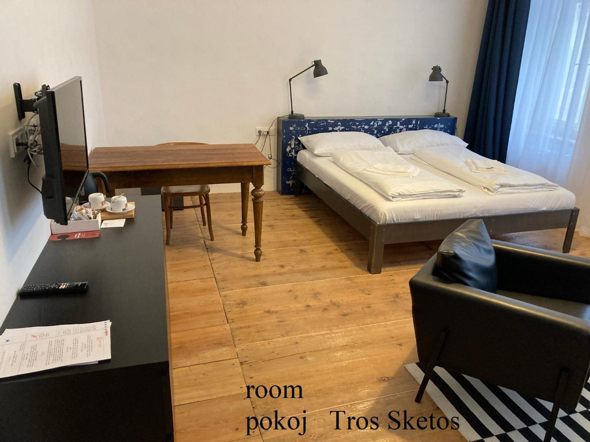 Deluxe Double Room - Photo 16