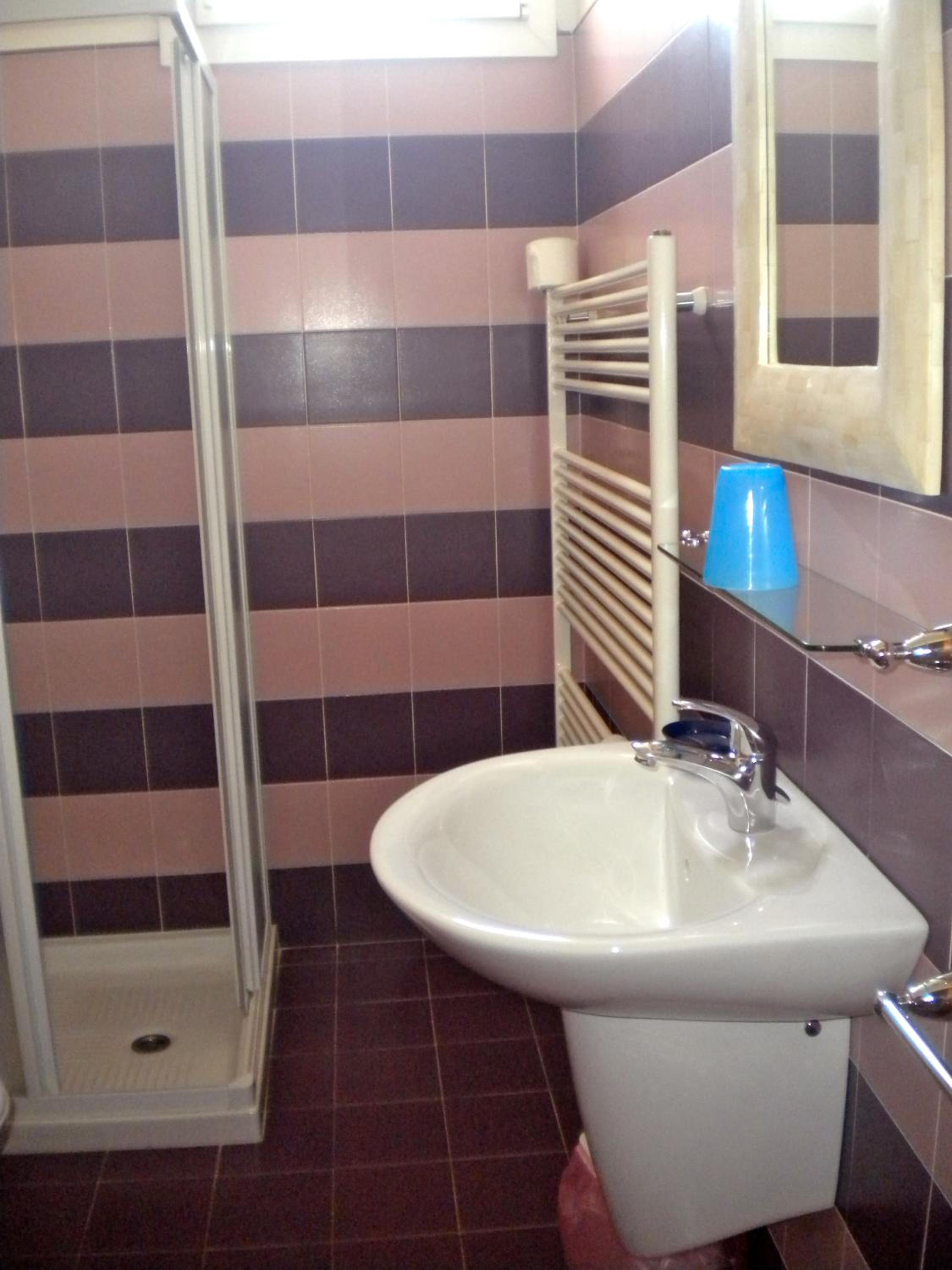 Single Room with Private Bathroom photo 3