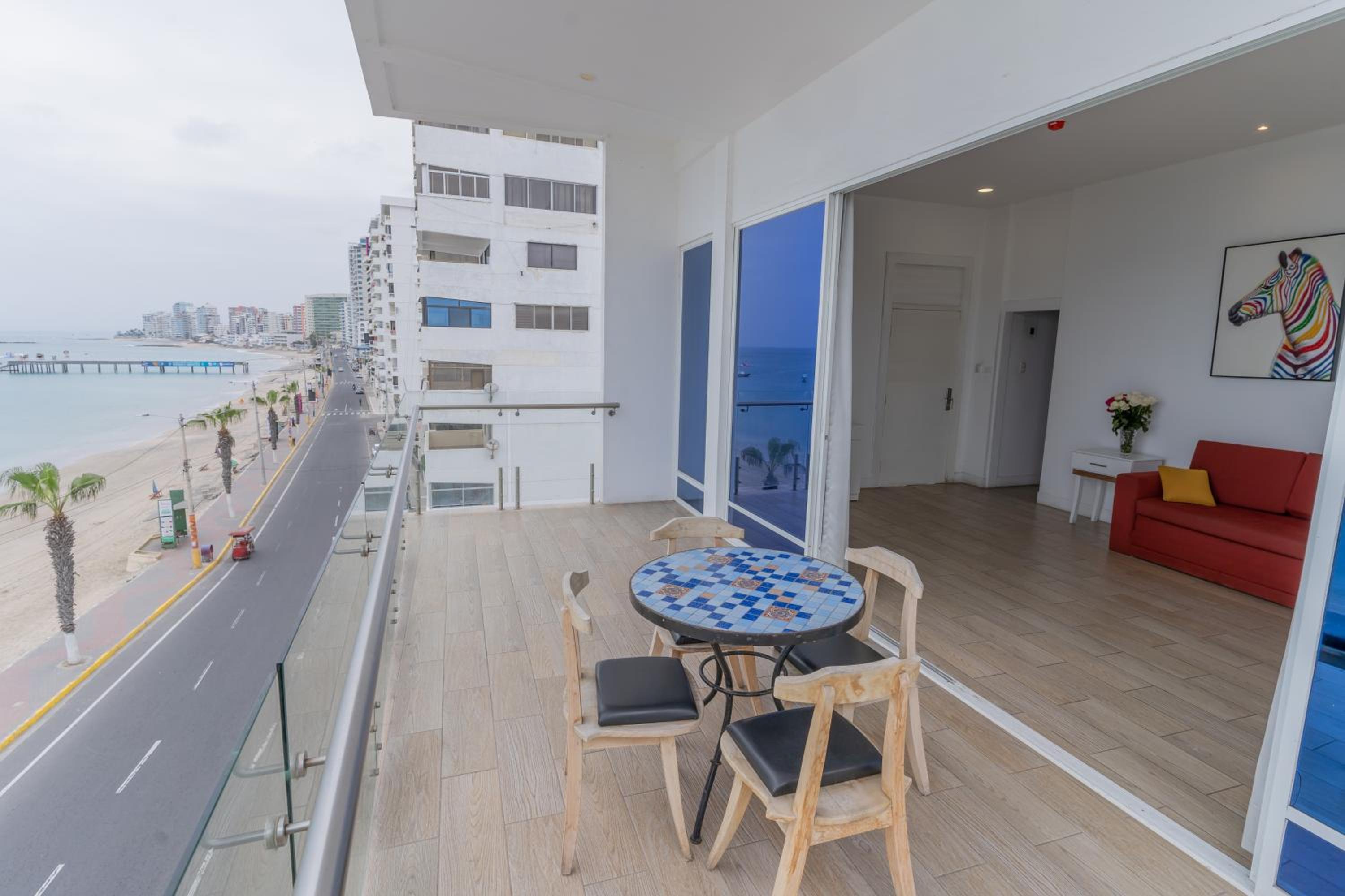 Deluxe Suite With Sea View photo 2