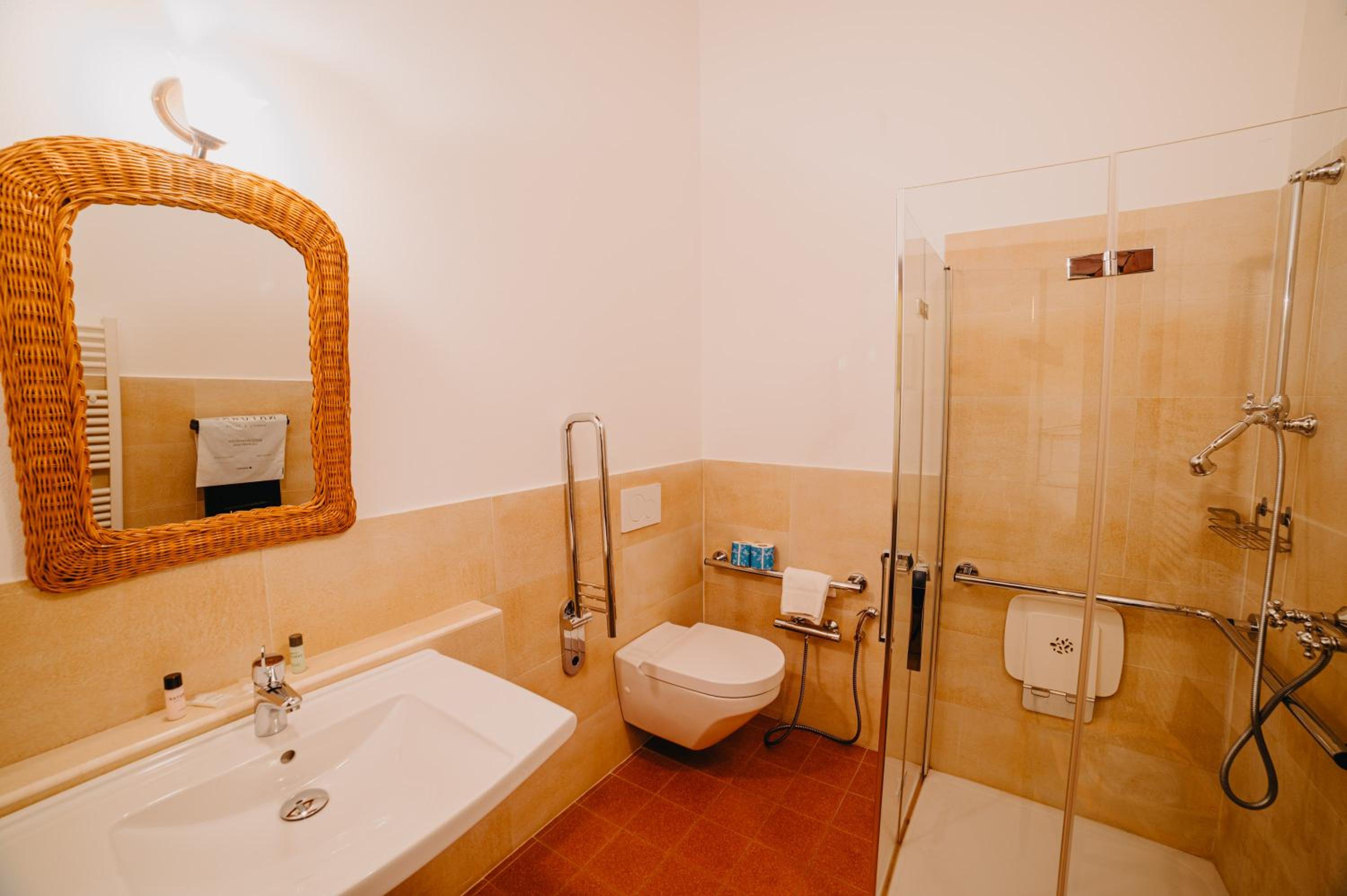 Standard Double Room - Photo 5