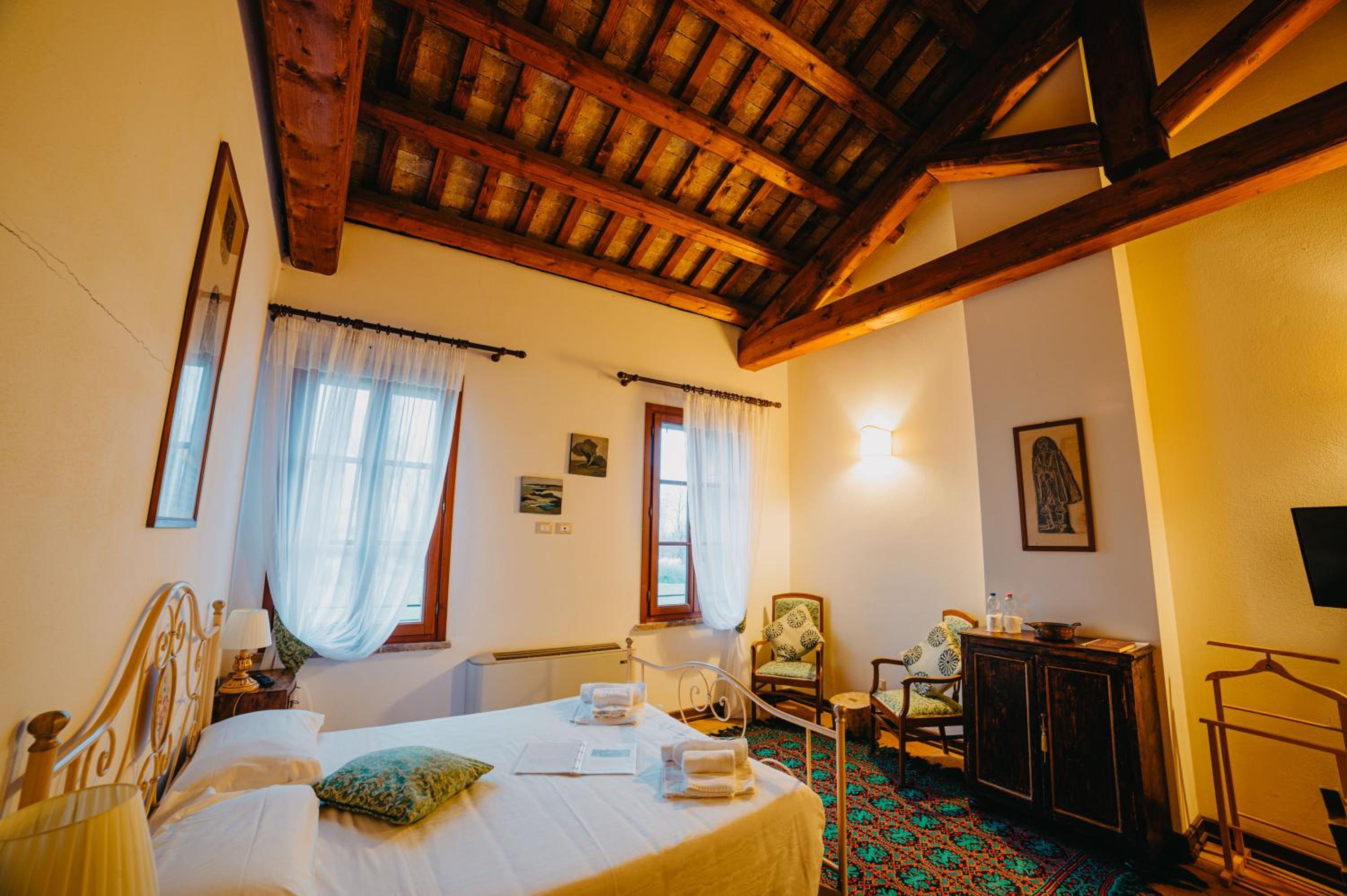 Large Double Room - Photo 3