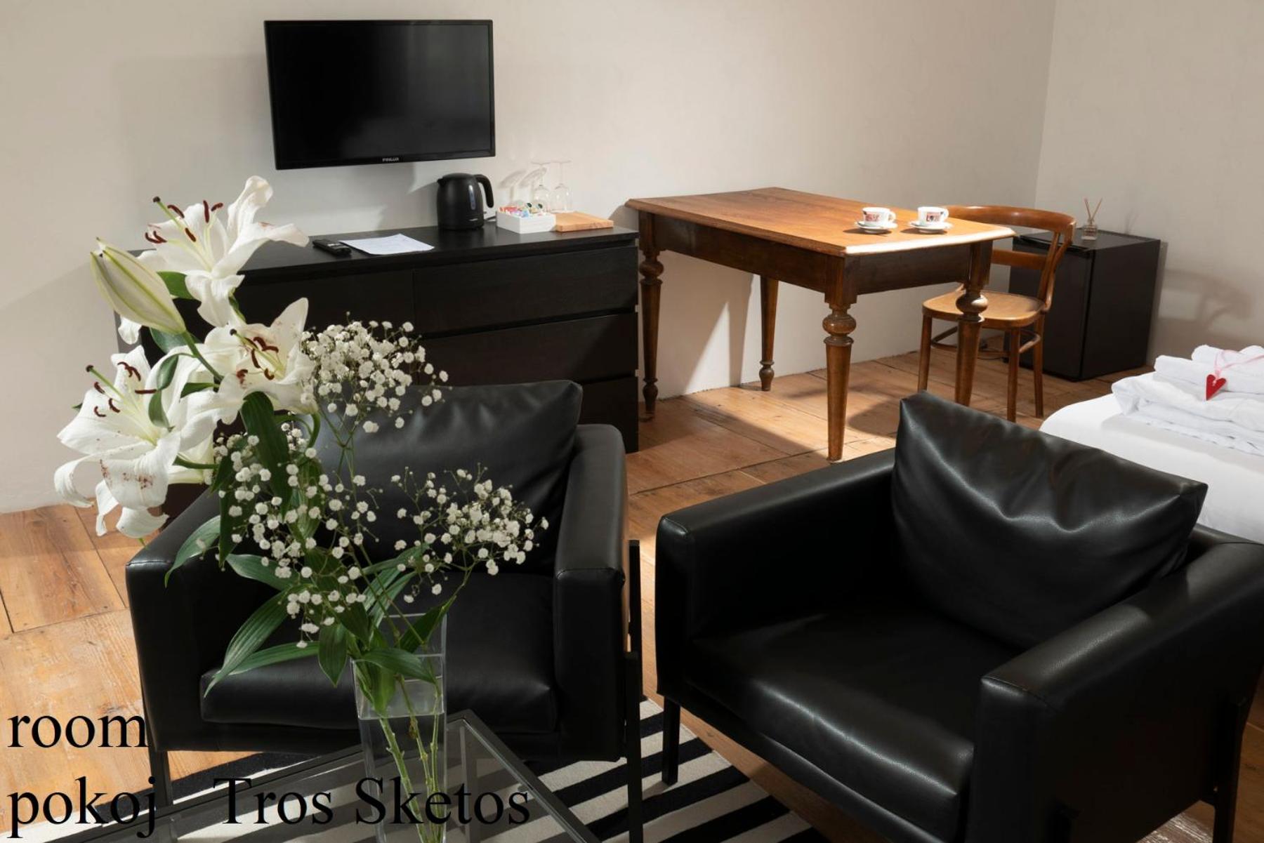 Deluxe Double Room - Photo 12