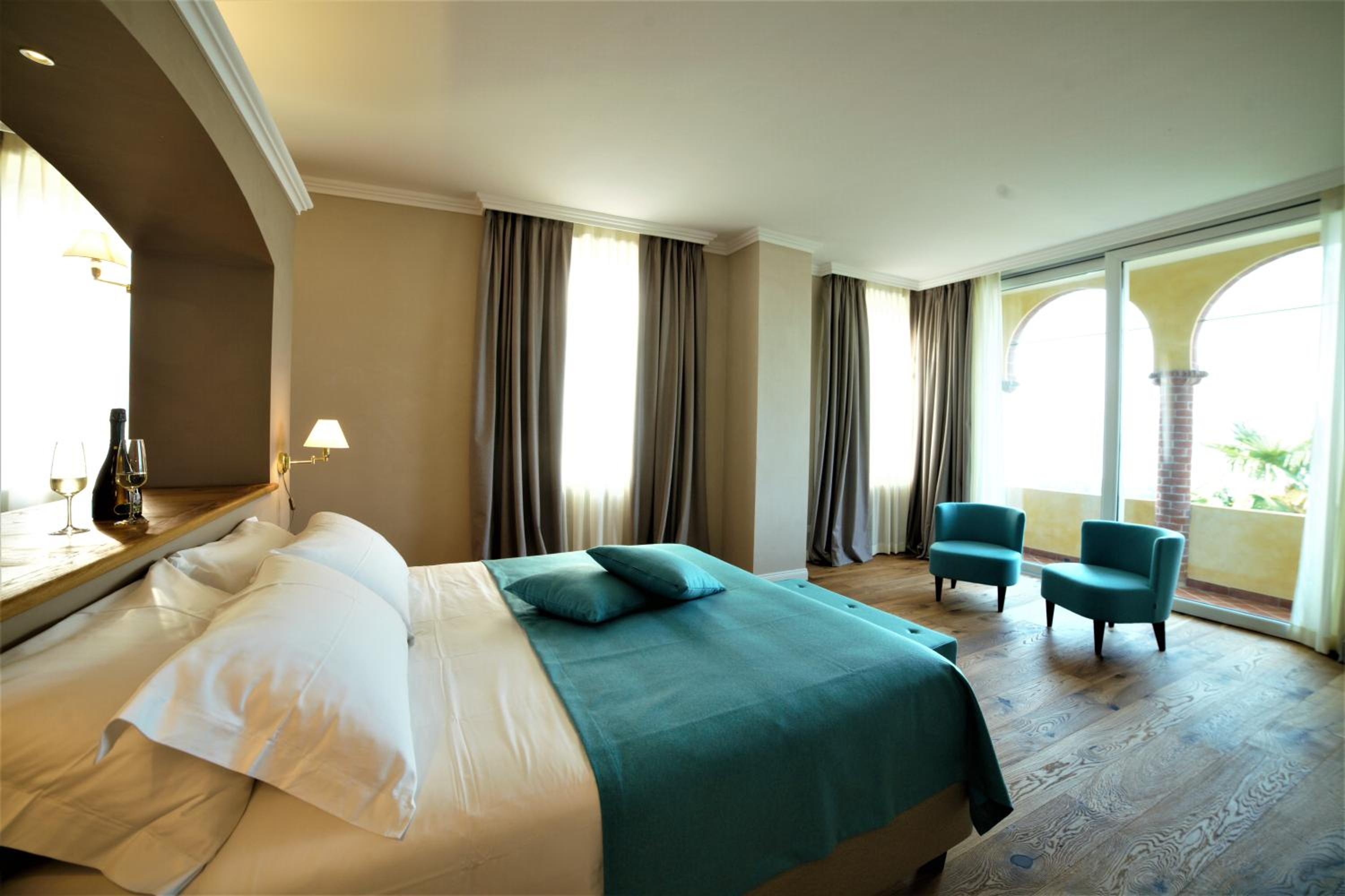 Deluxe Double or Twin Room with Lake View