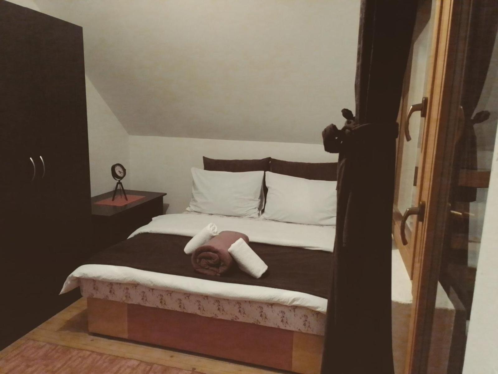 One-Bedroom House photo 1