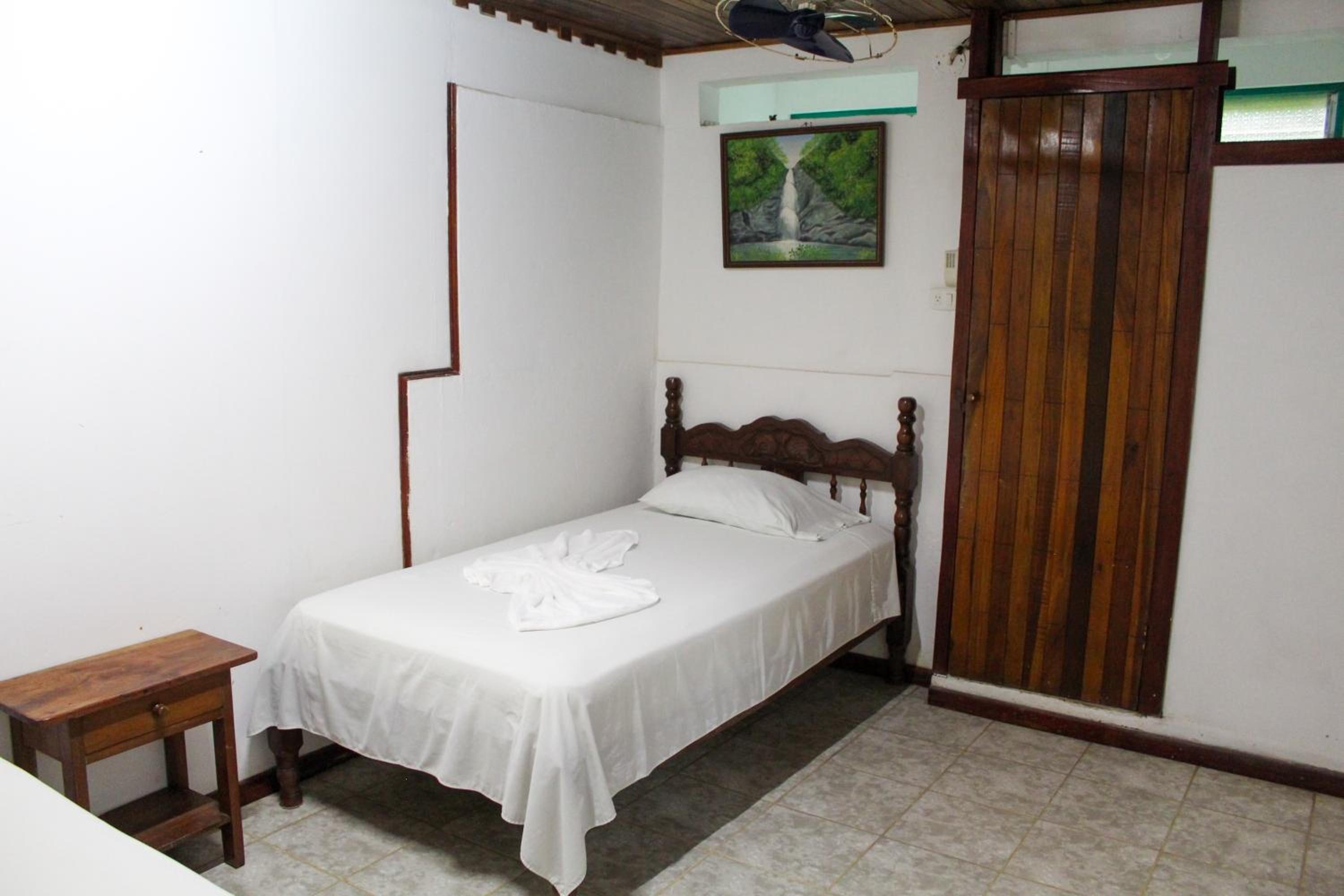 Standard Twin Room - Photo 1