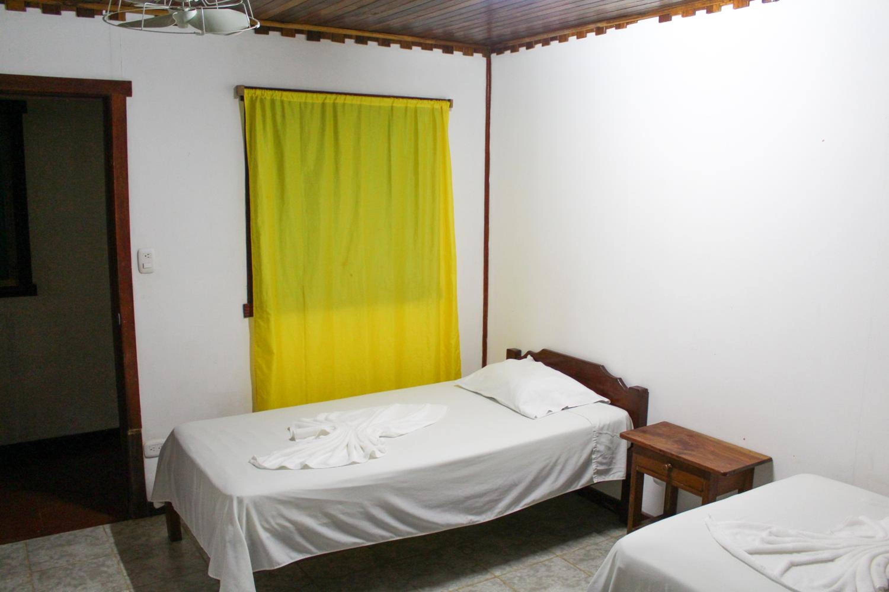 Standard Twin Room - Photo 2