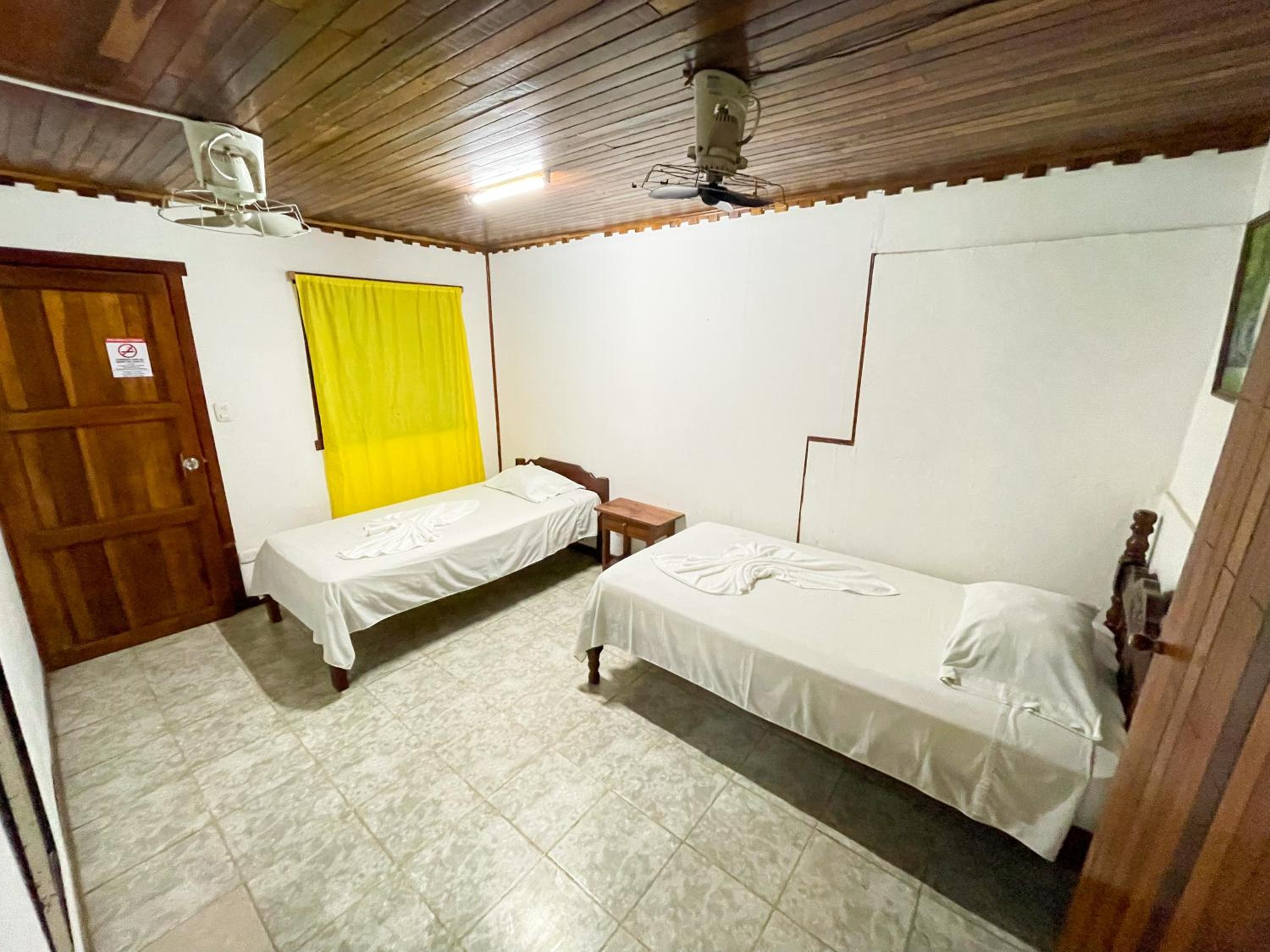 Standard Twin Room - Photo 4