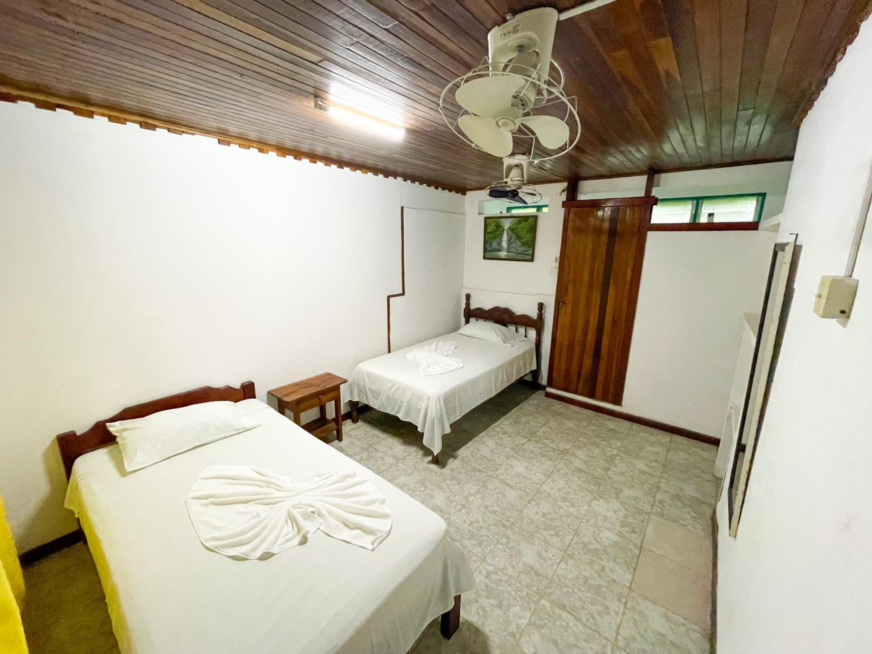 Standard Twin Room - Photo 5