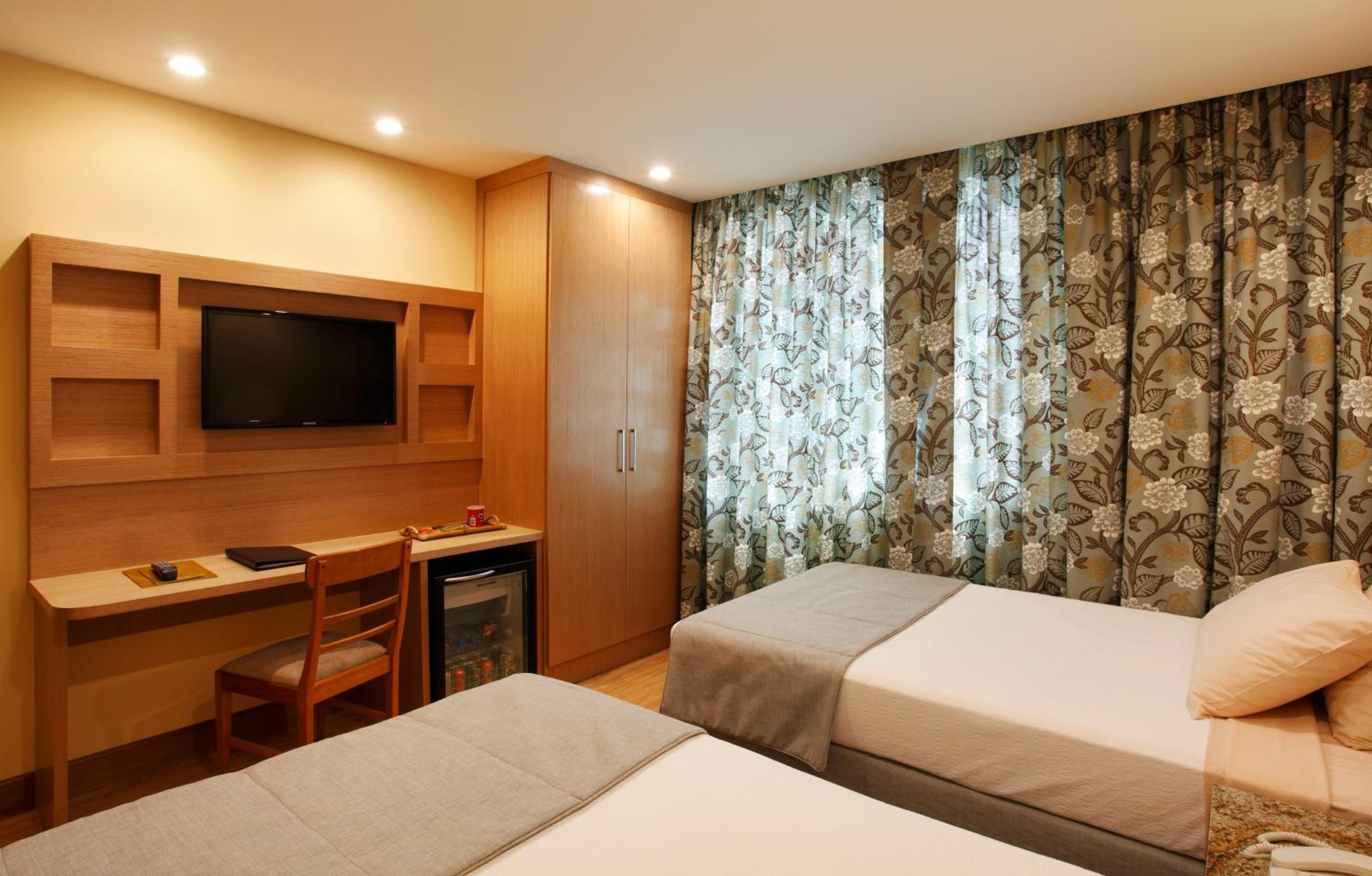 Standard Twin Room - No View - Photo 6