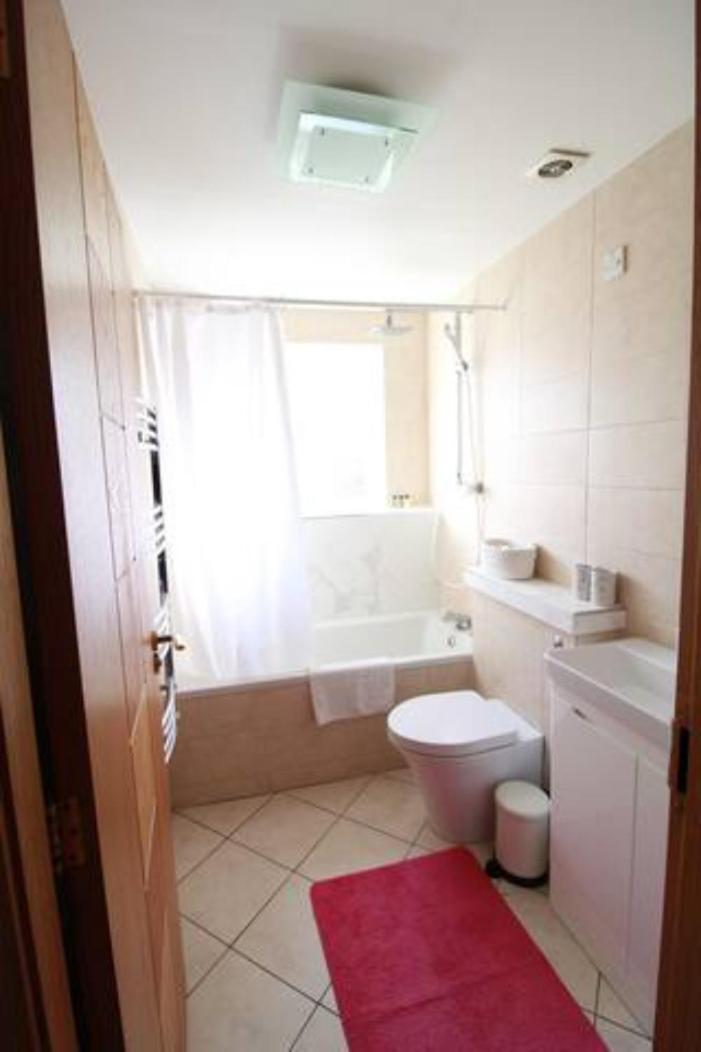 Two-Bedroom House - Photo 9
