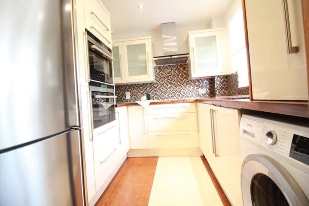 Two-Bedroom House - Photo 10