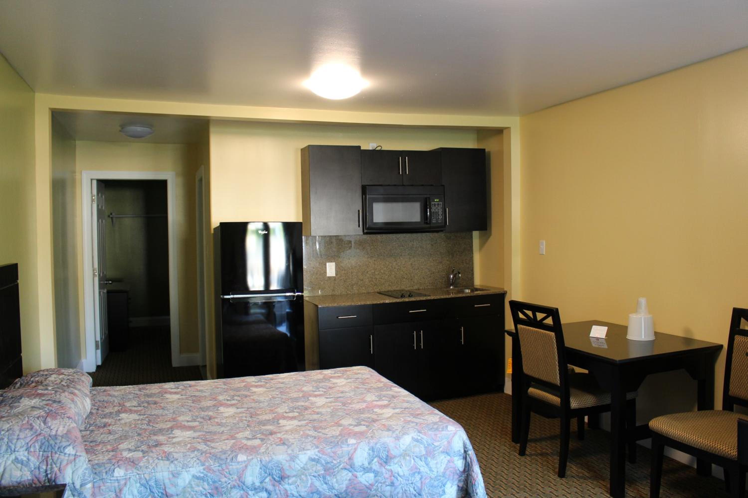 Three-Bedroom Apartment photo 1