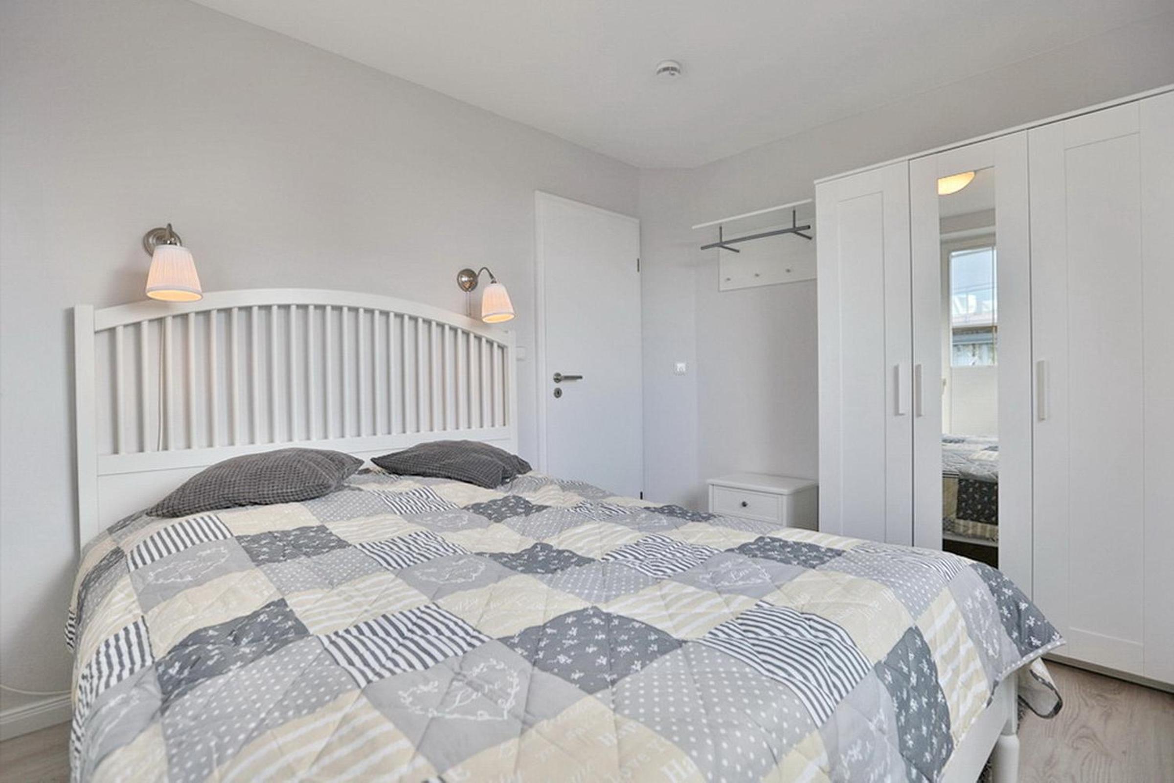 Apartment with Balcony photo 3