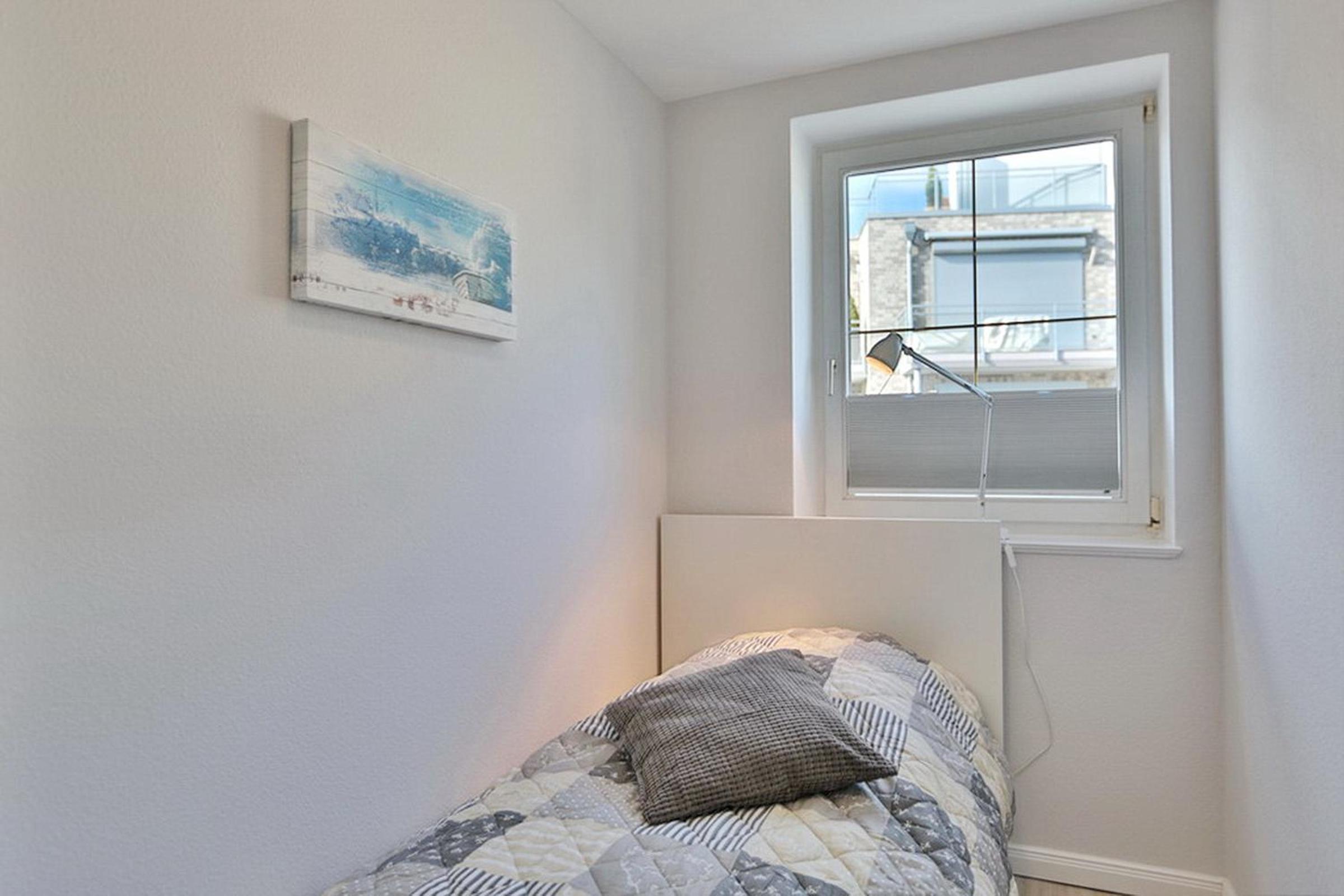 Apartment with Balcony photo 2