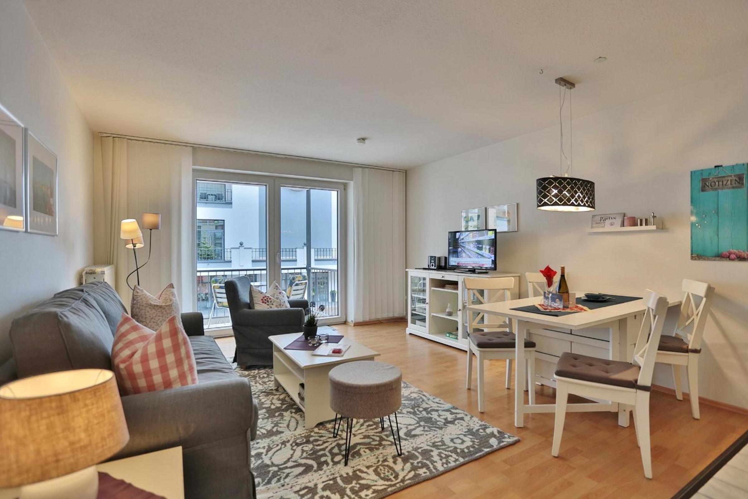 Apartment with Balcony photo 1