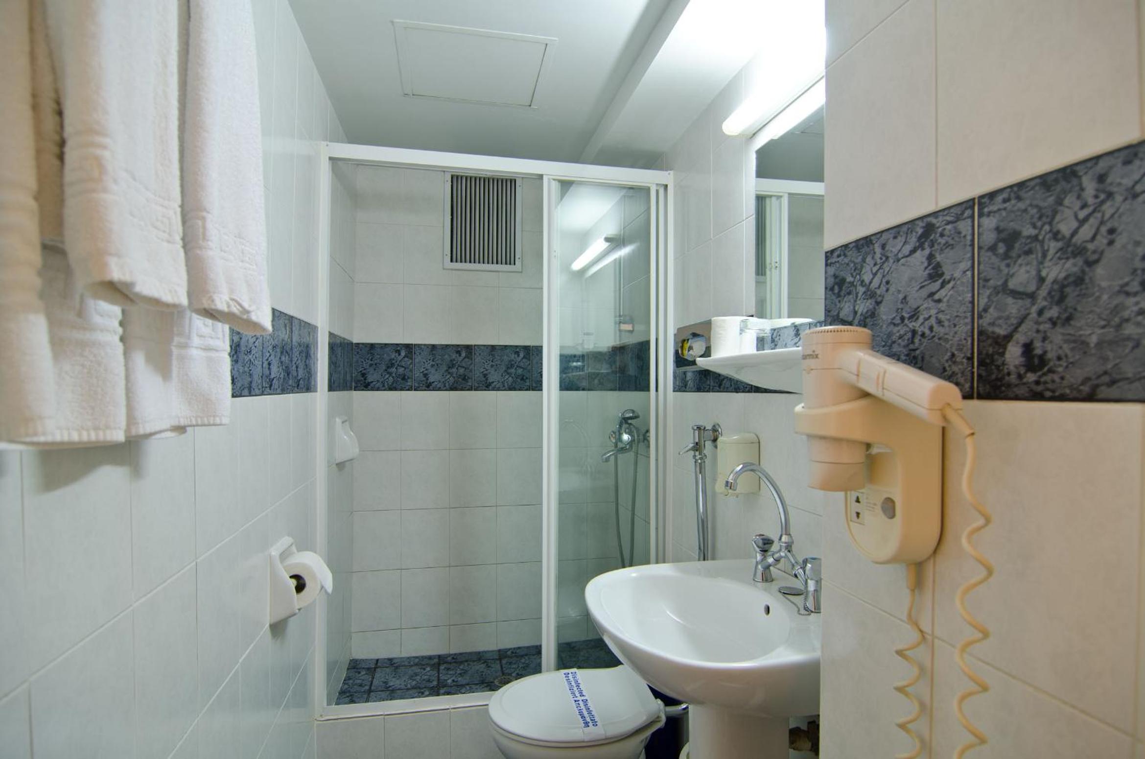 Double Room - Photo 5