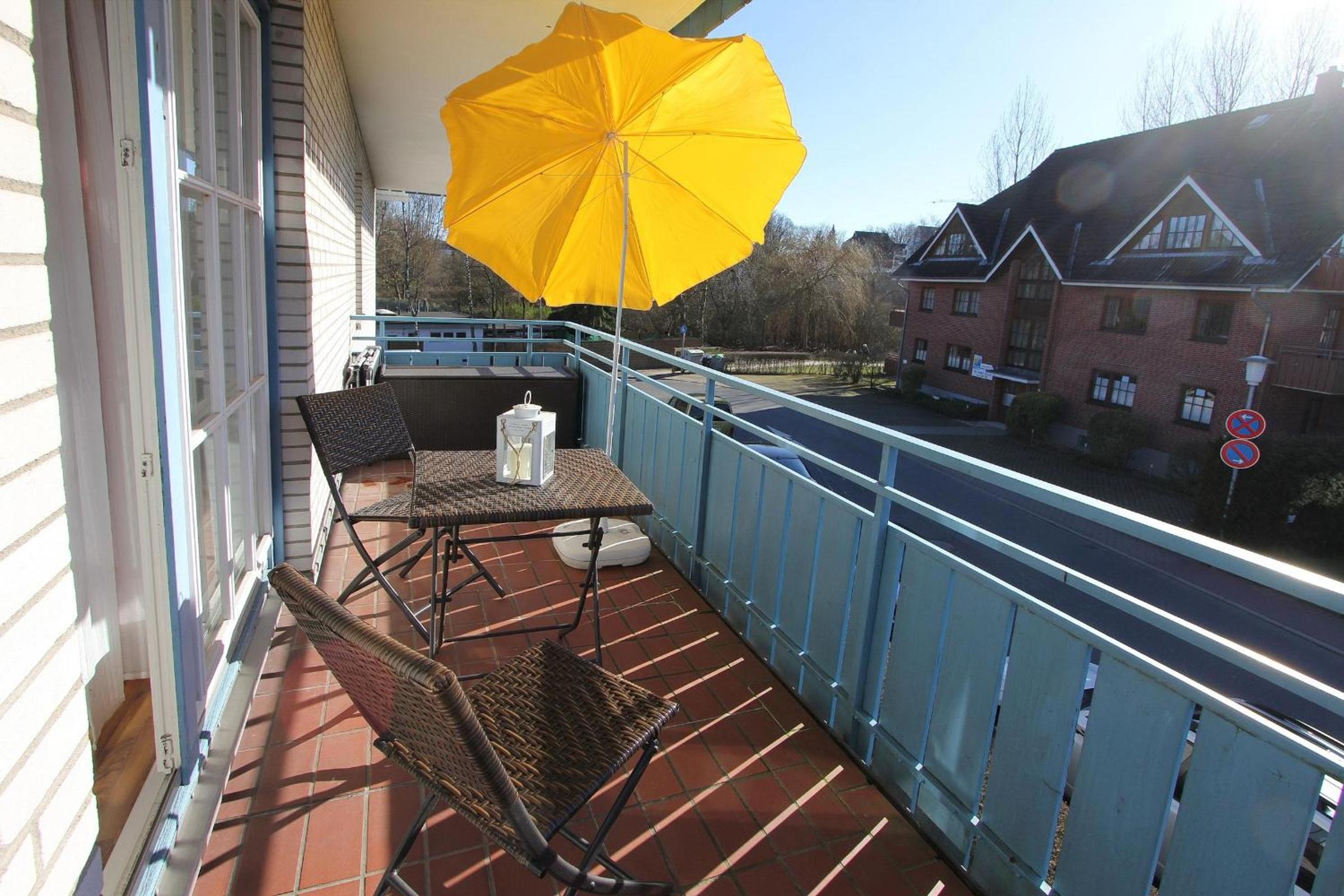 Apartment with Balcony photo 2