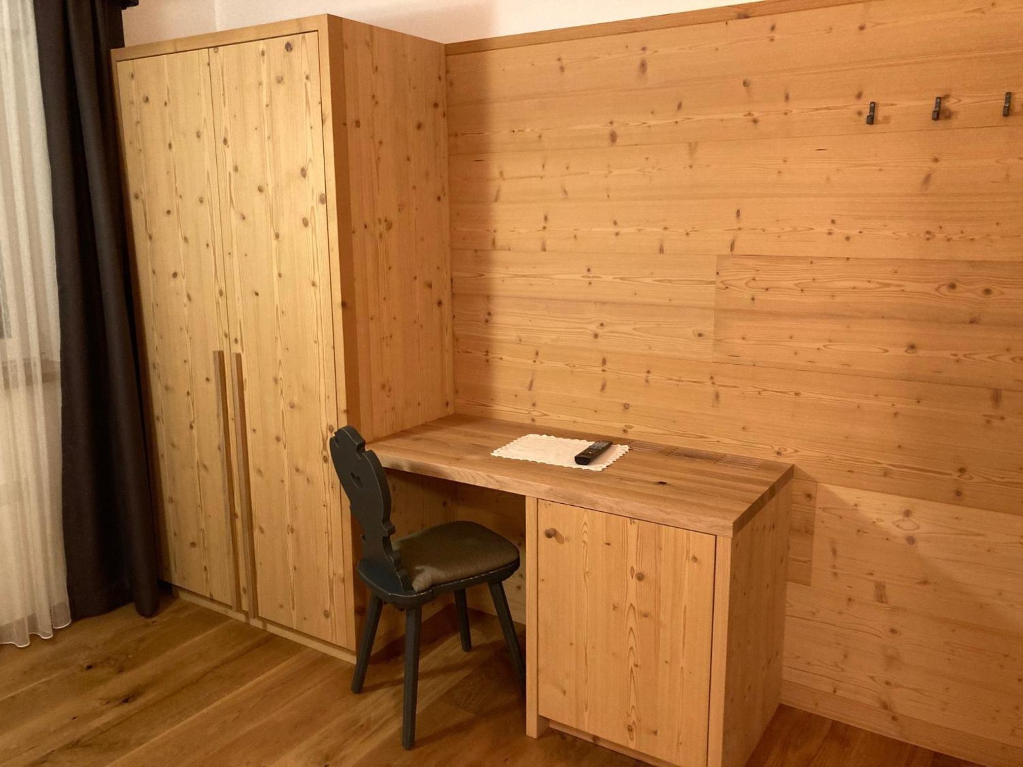 Single Room with Bathroom photo 3