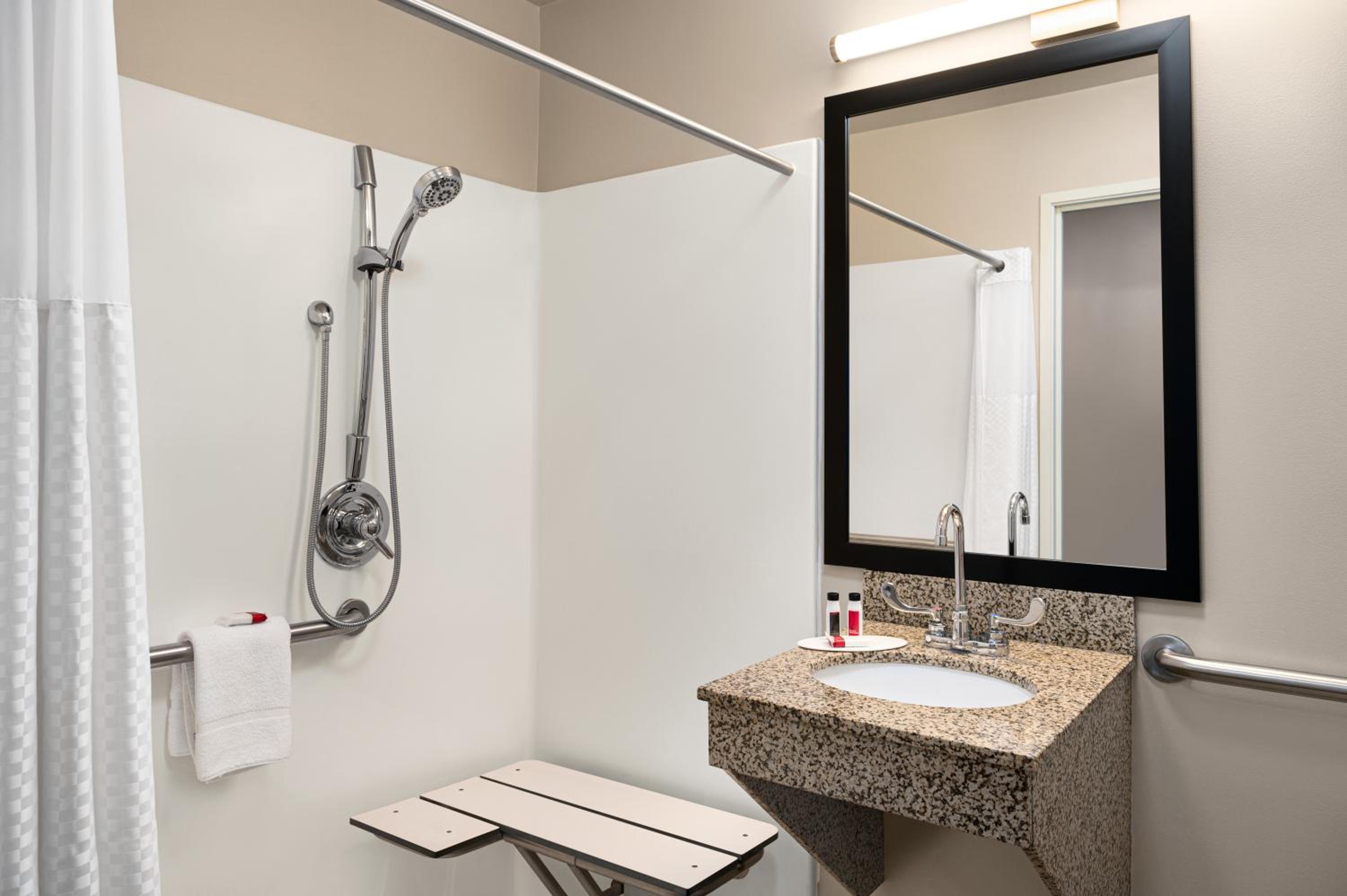 King Room - Mobility Access/Non-Smoking - Photo 3