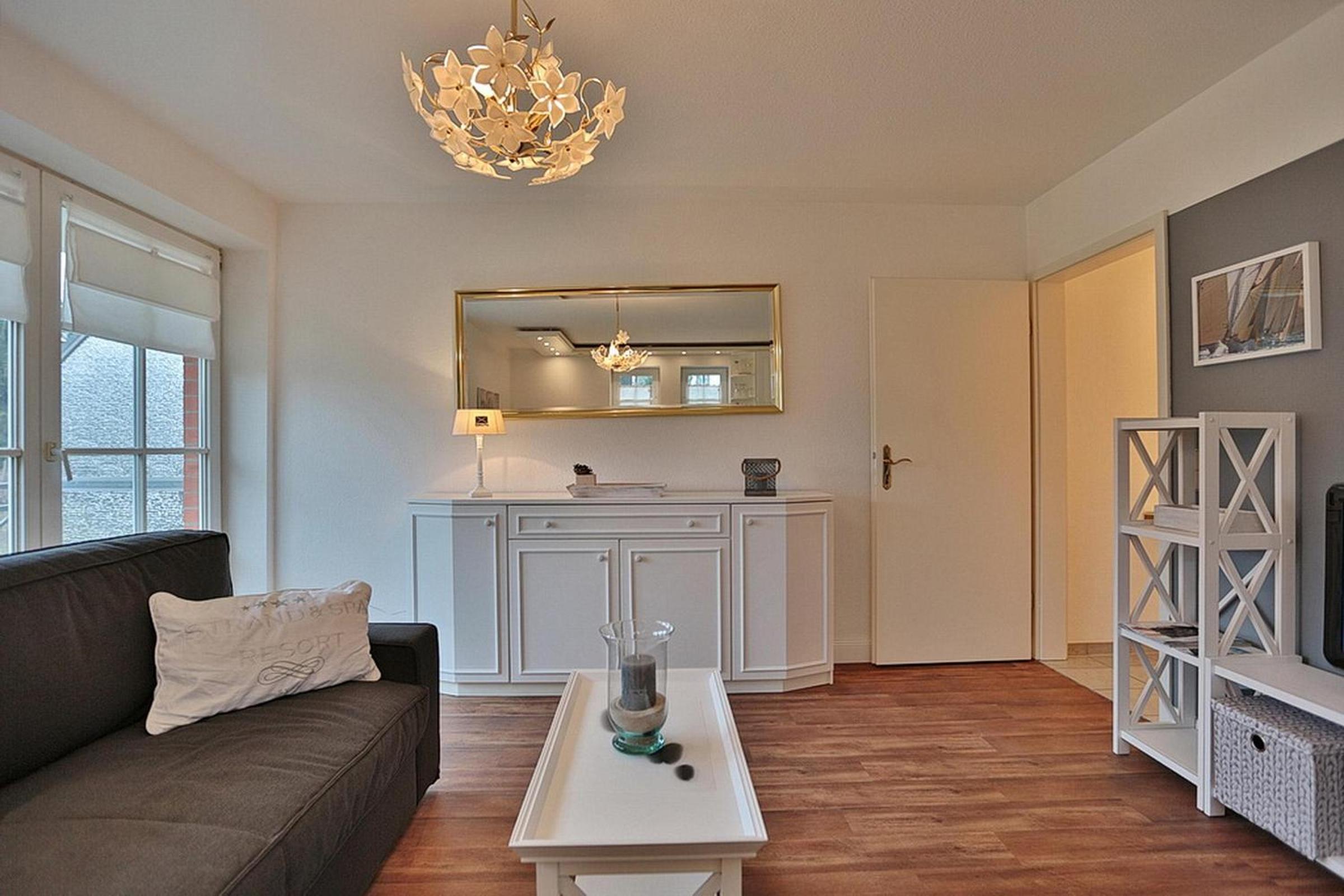 Apartment with Balcony photo 3