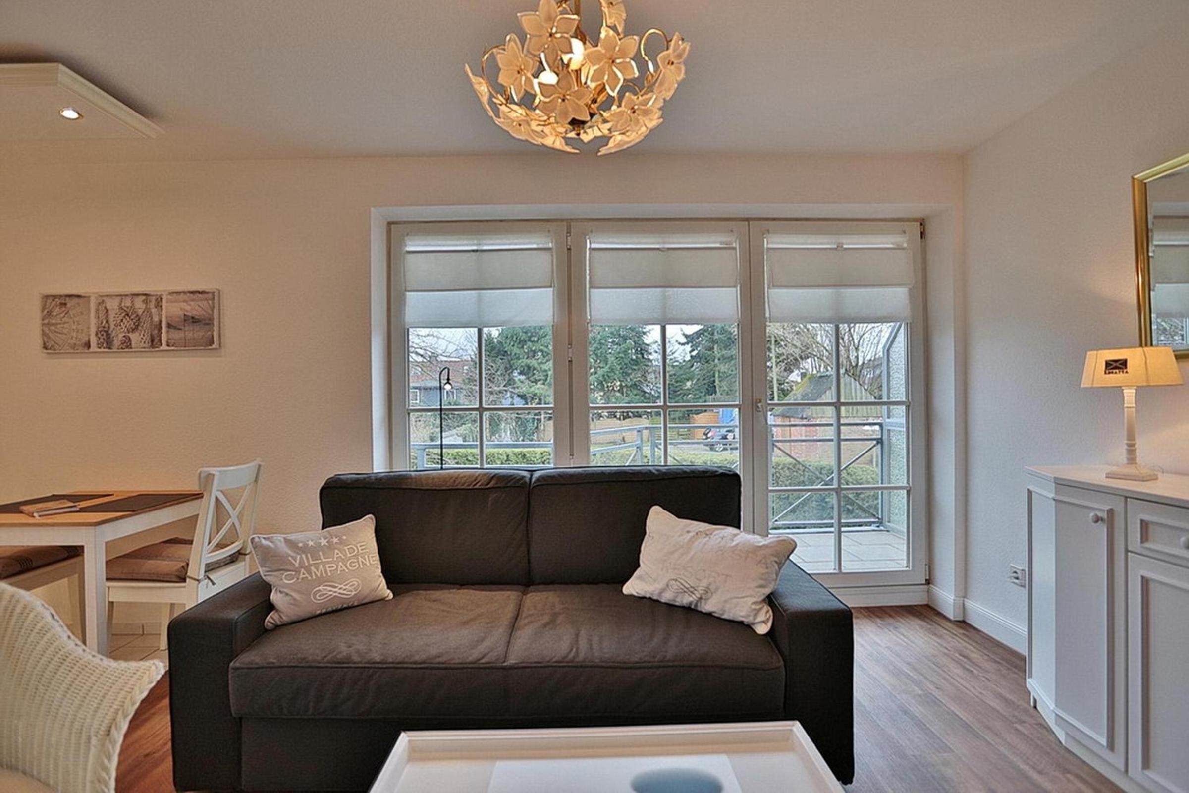 Apartment with Balcony photo 2