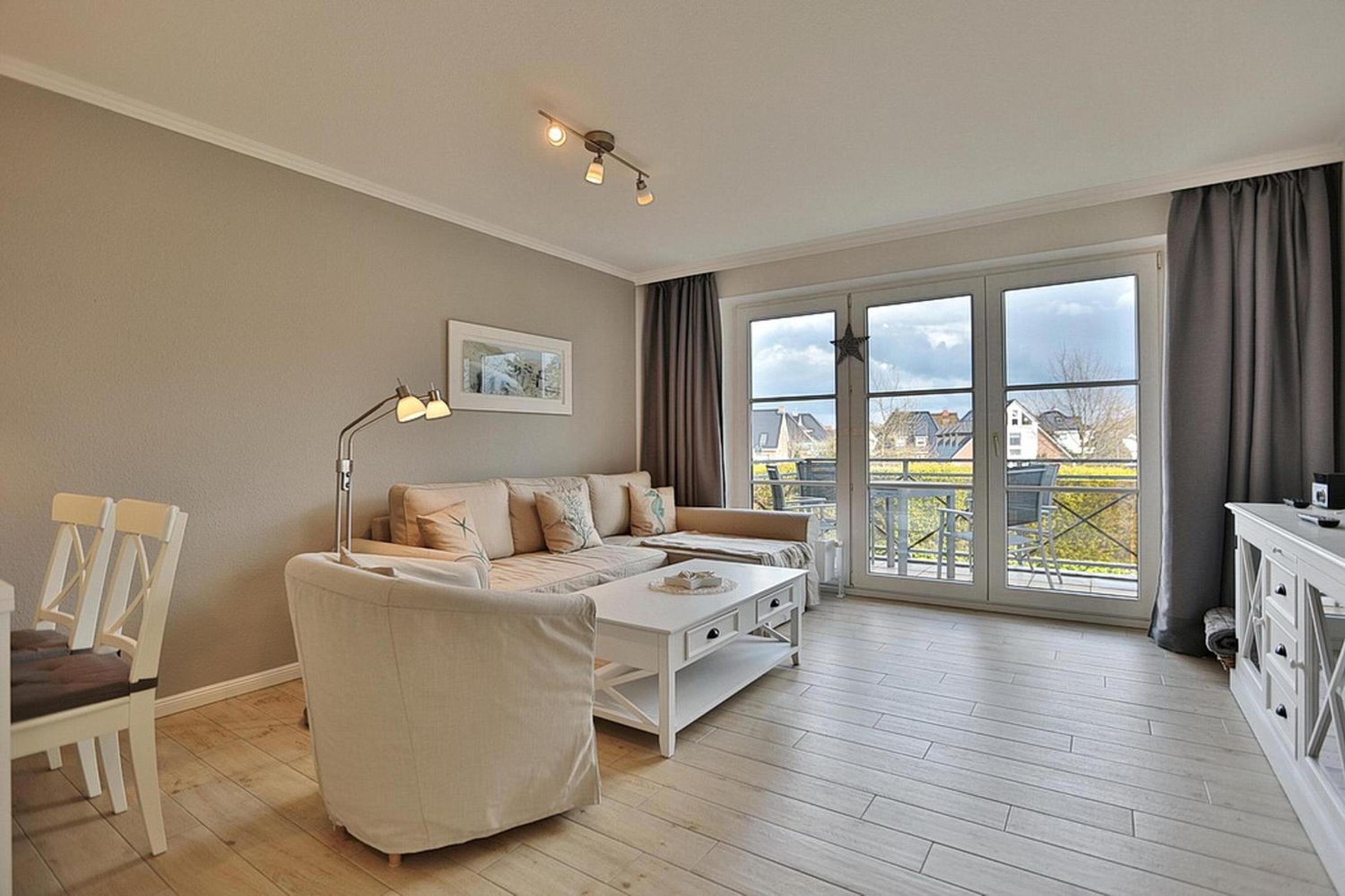 Apartment with Balcony photo 1