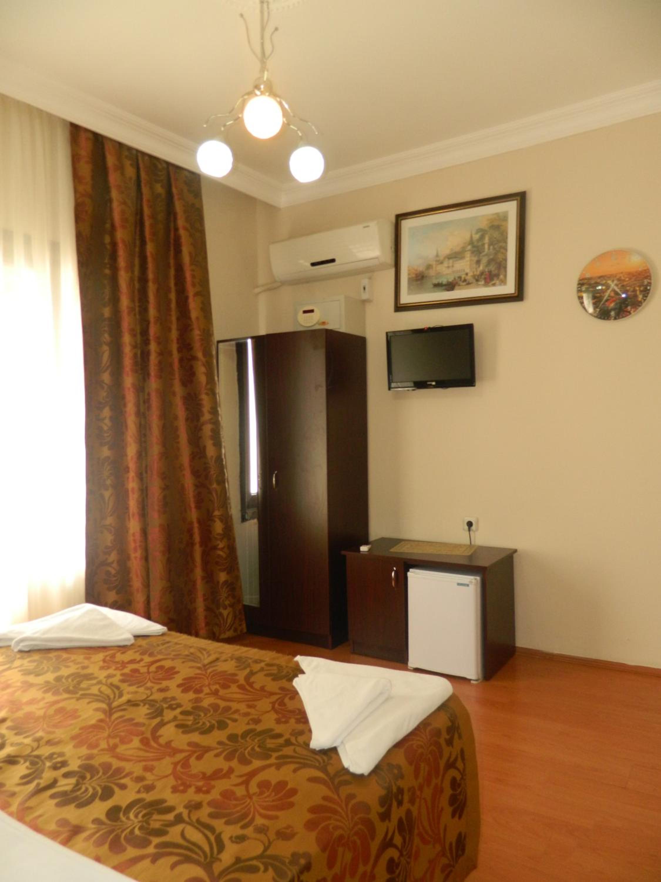 Deluxe Double Room with Balcony photo 1