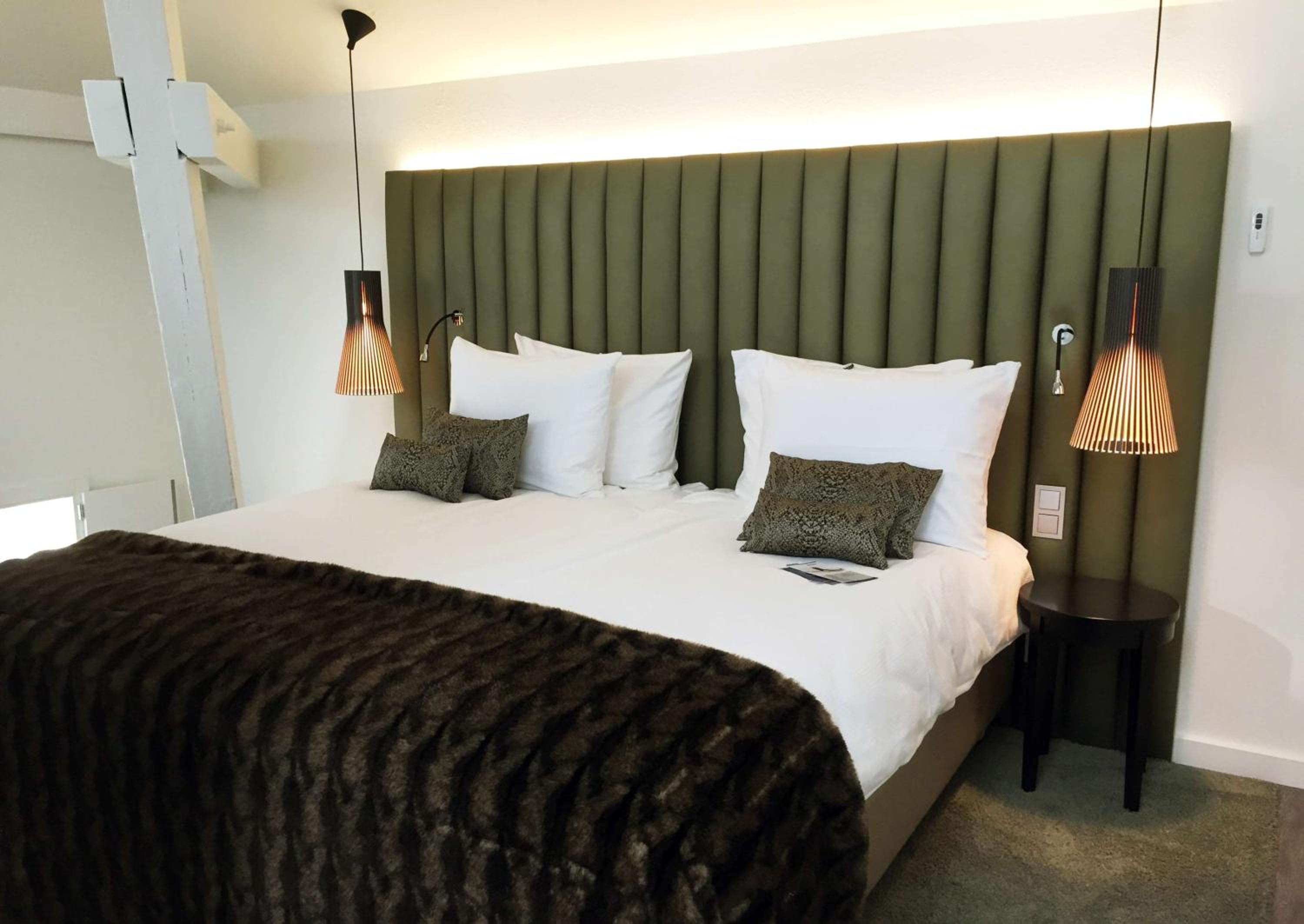 Executive Suite - Photo 1