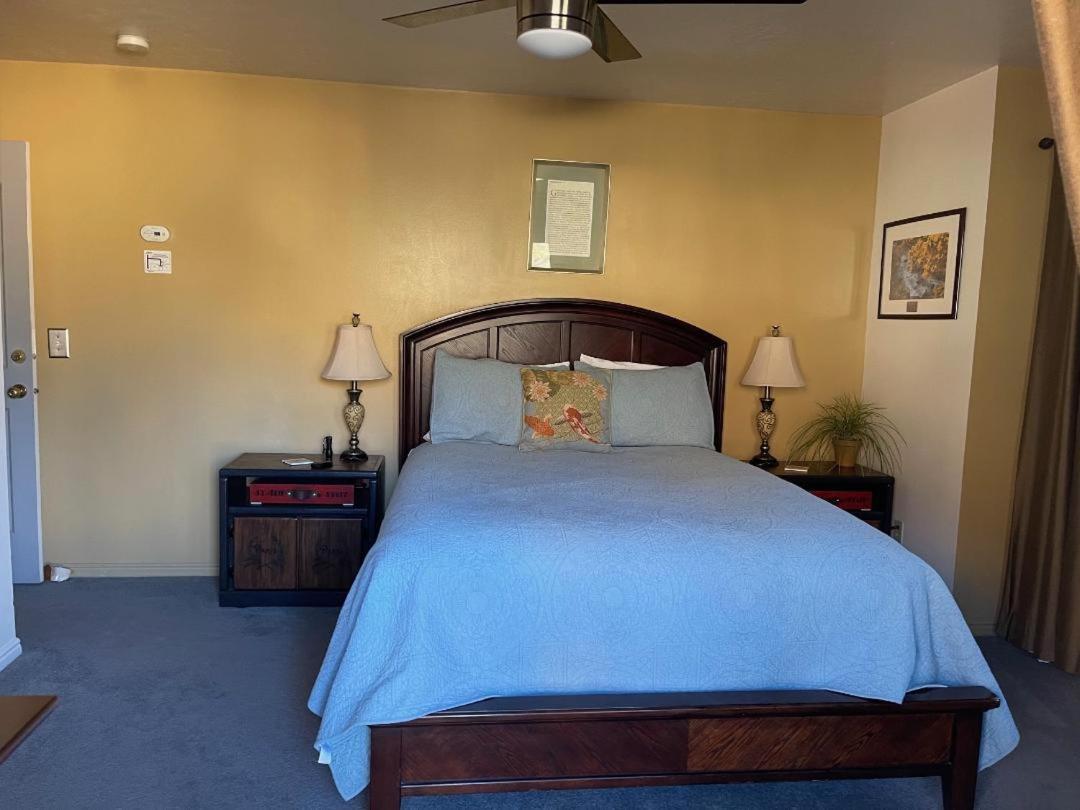Deluxe Queen Room with Mountain View photo 1