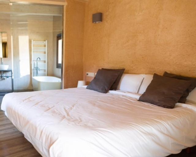 Deluxe Double Room with Balcony photo 3