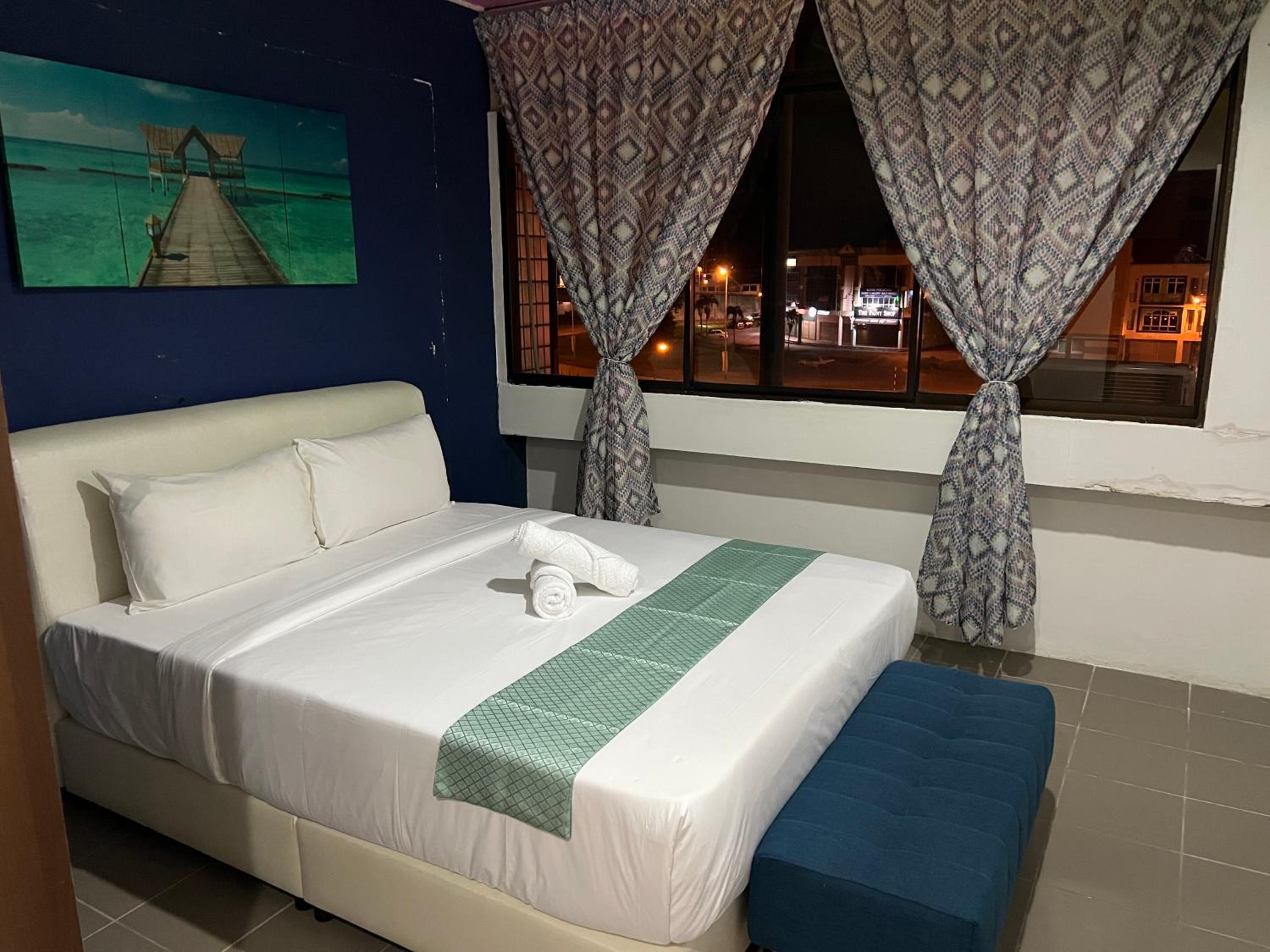 Deluxe Queen Room - Photo 5