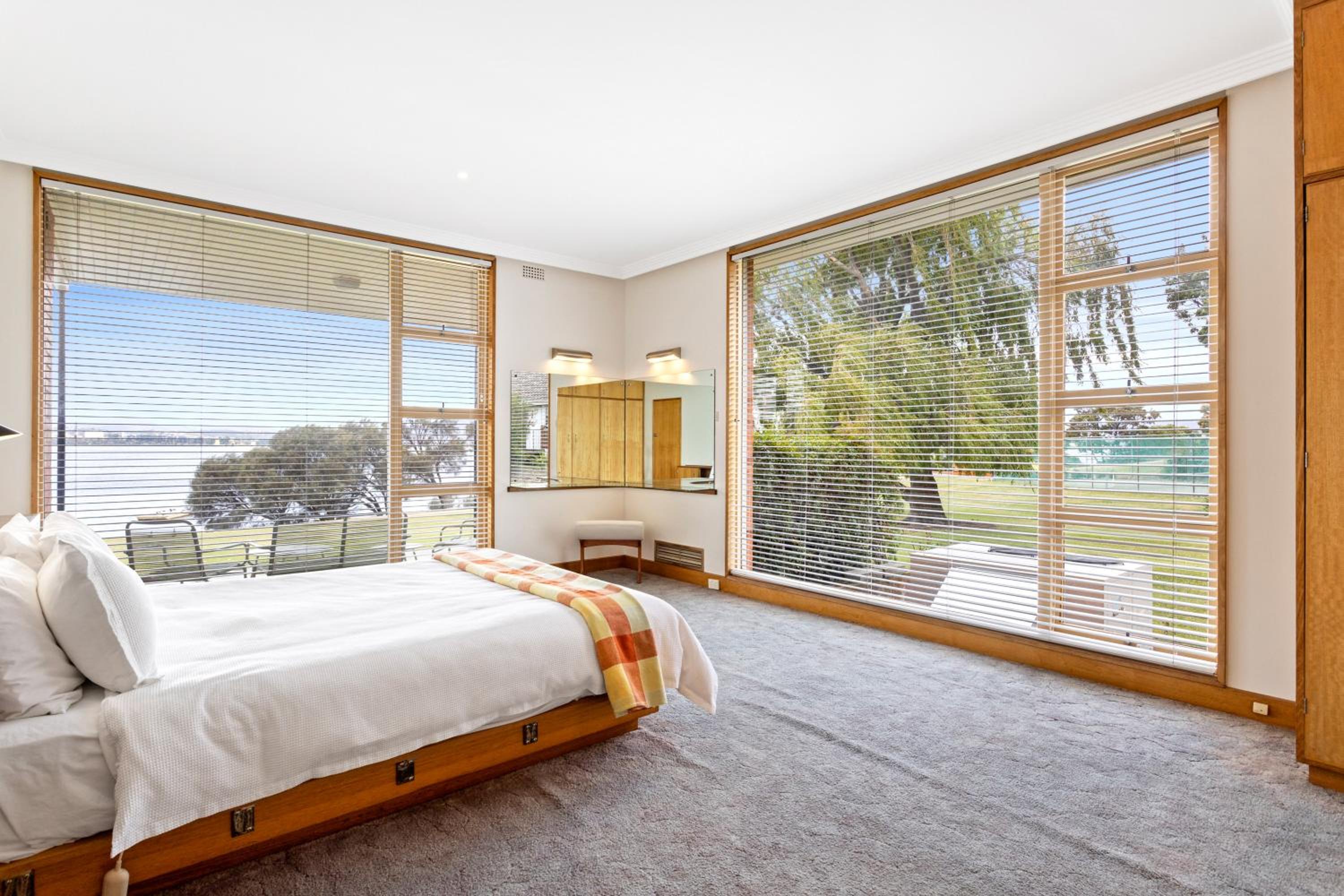 Four-Bedroom House photo 2
