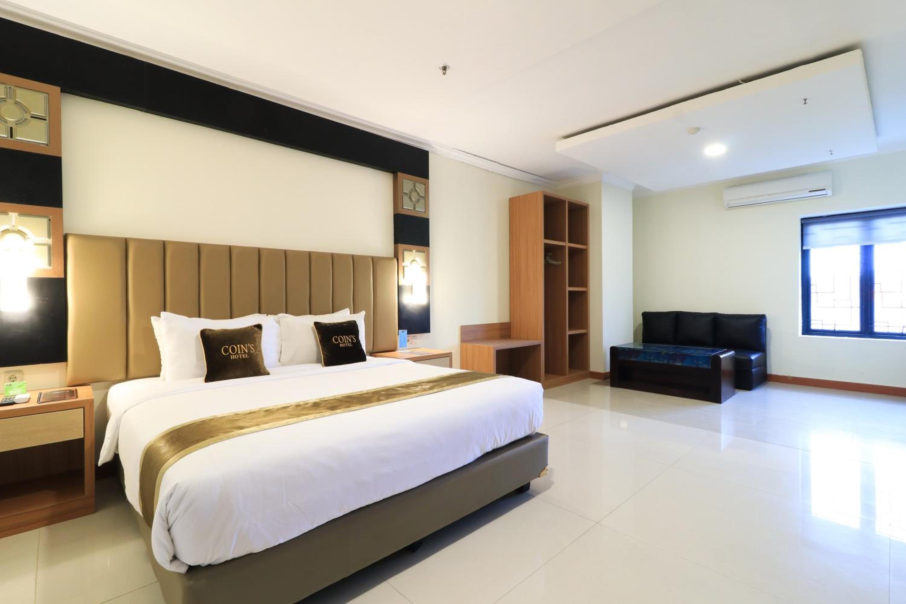 Executive Suite - Photo 1