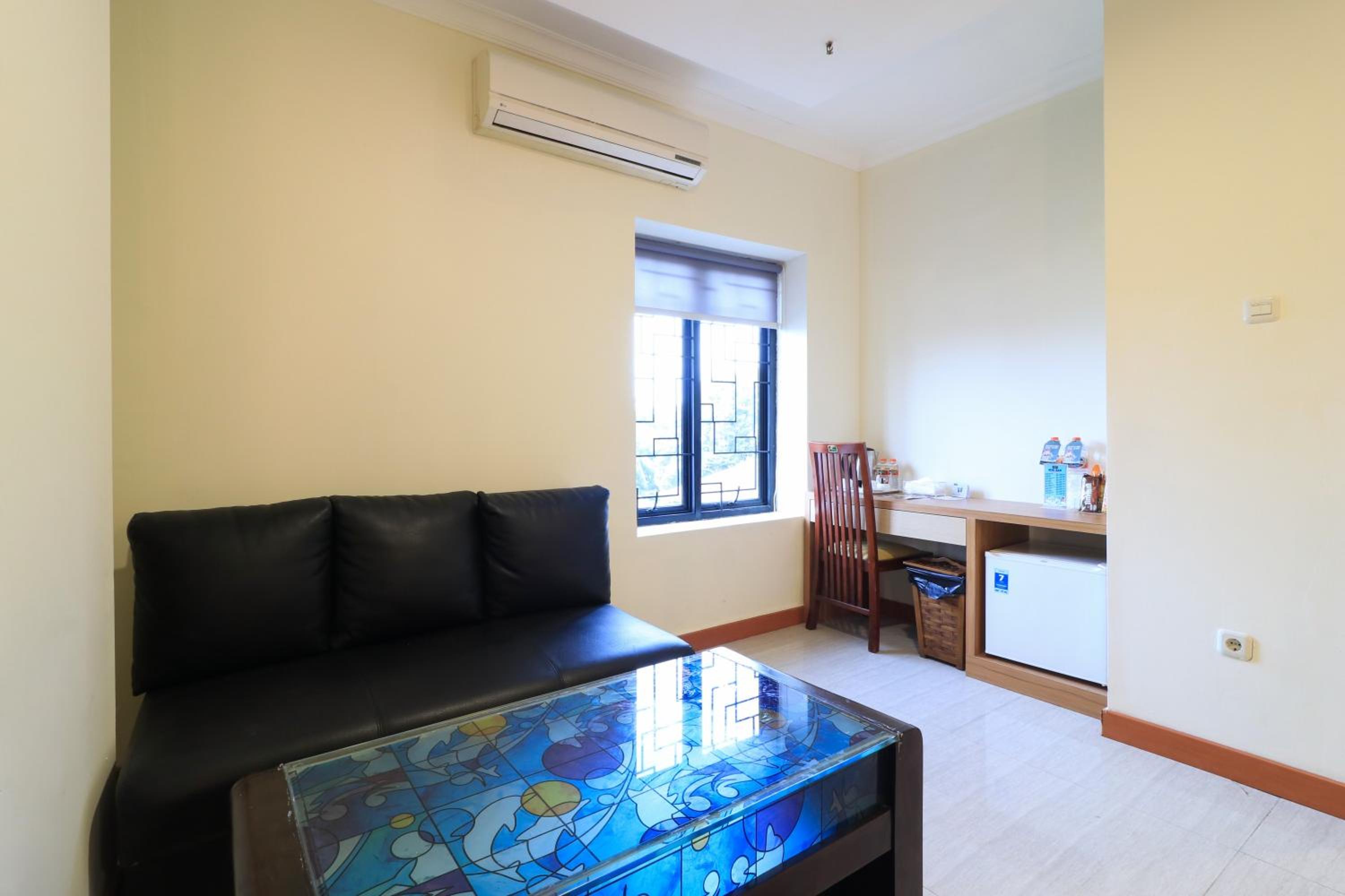 Executive Suite - Photo 3