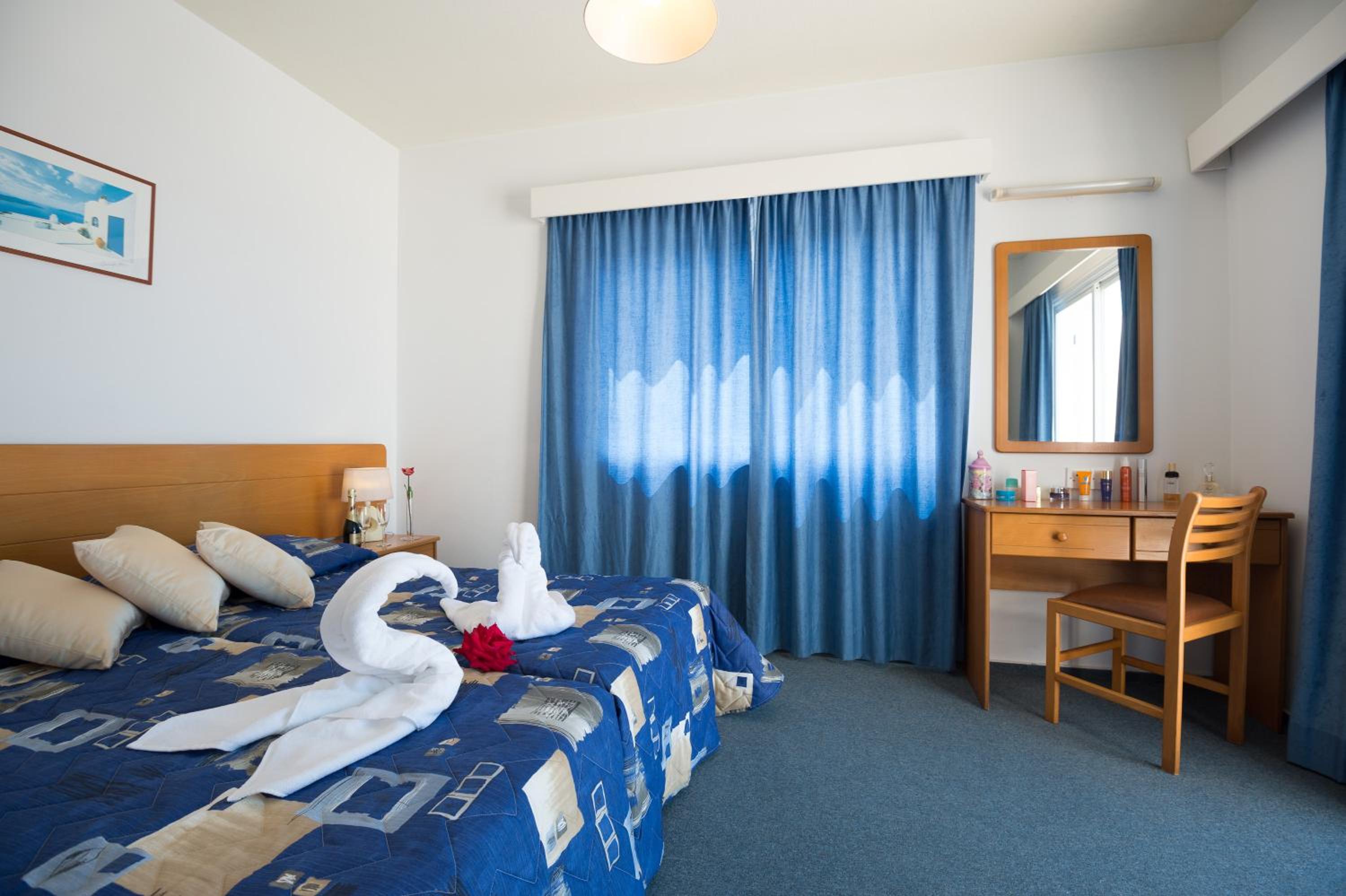 One-Bedroom Apartment with Sea View - Photo 1
