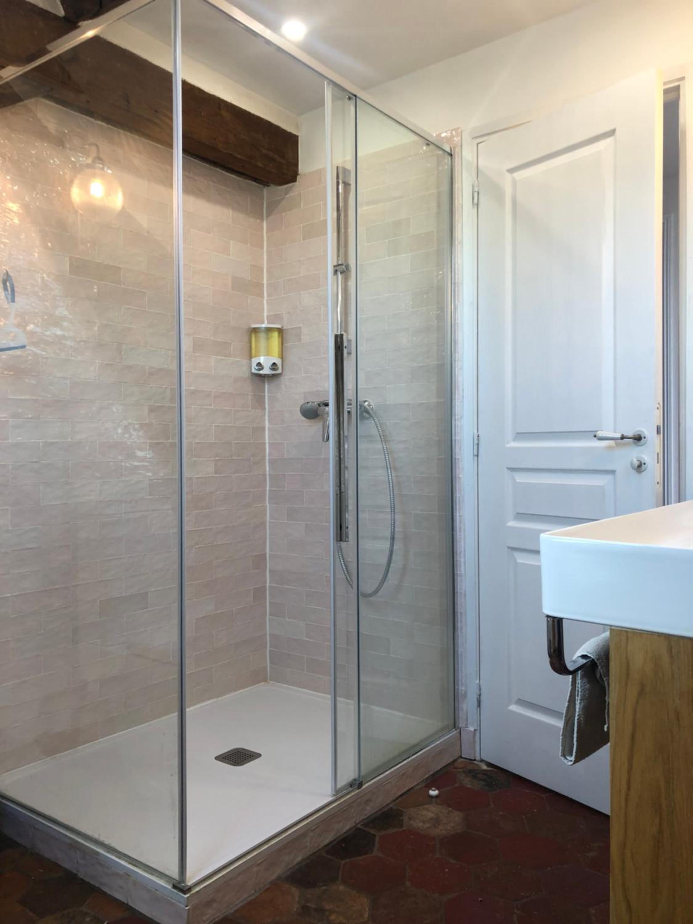 Double Room - Photo 9