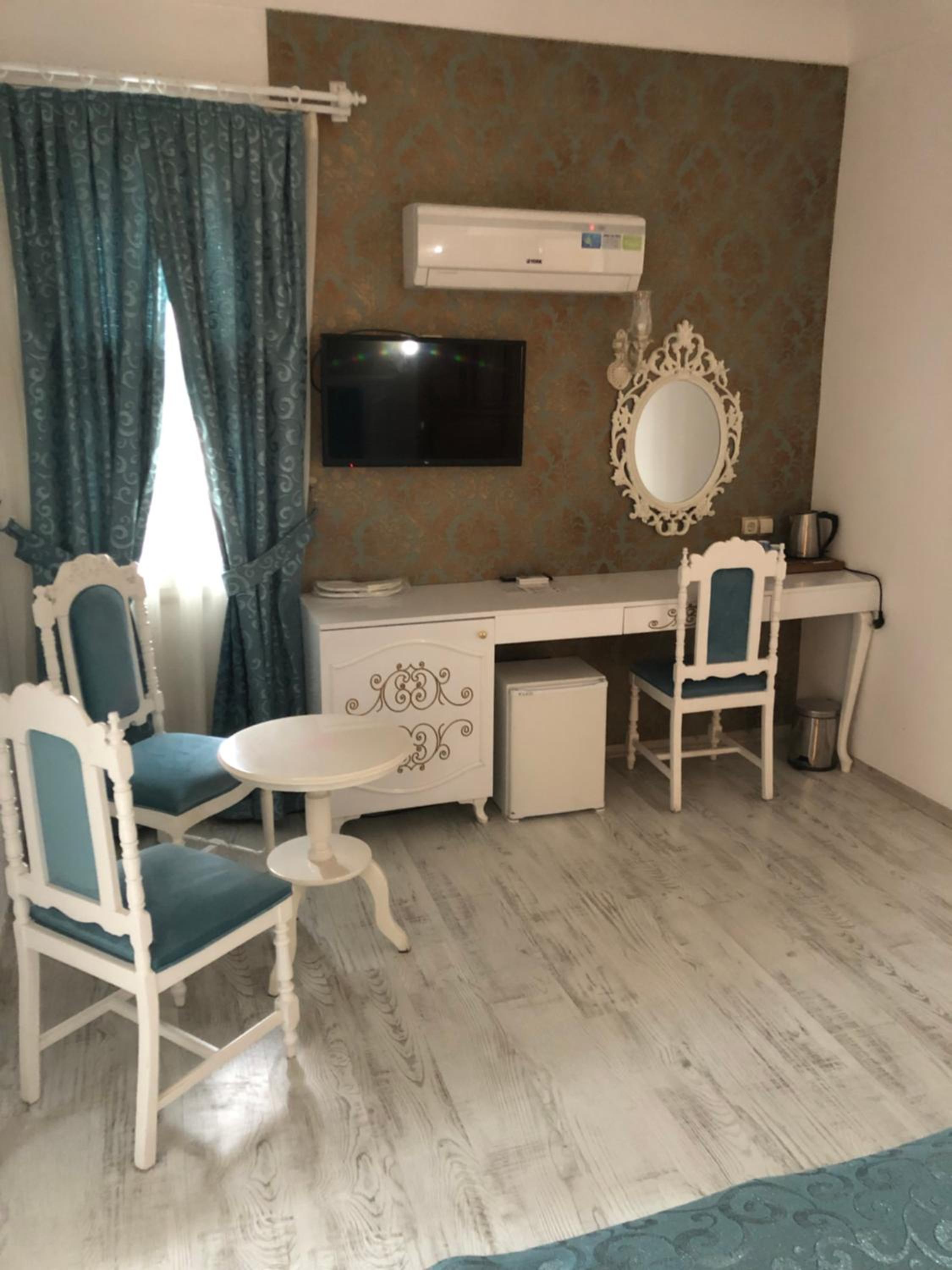 Deluxe Studio