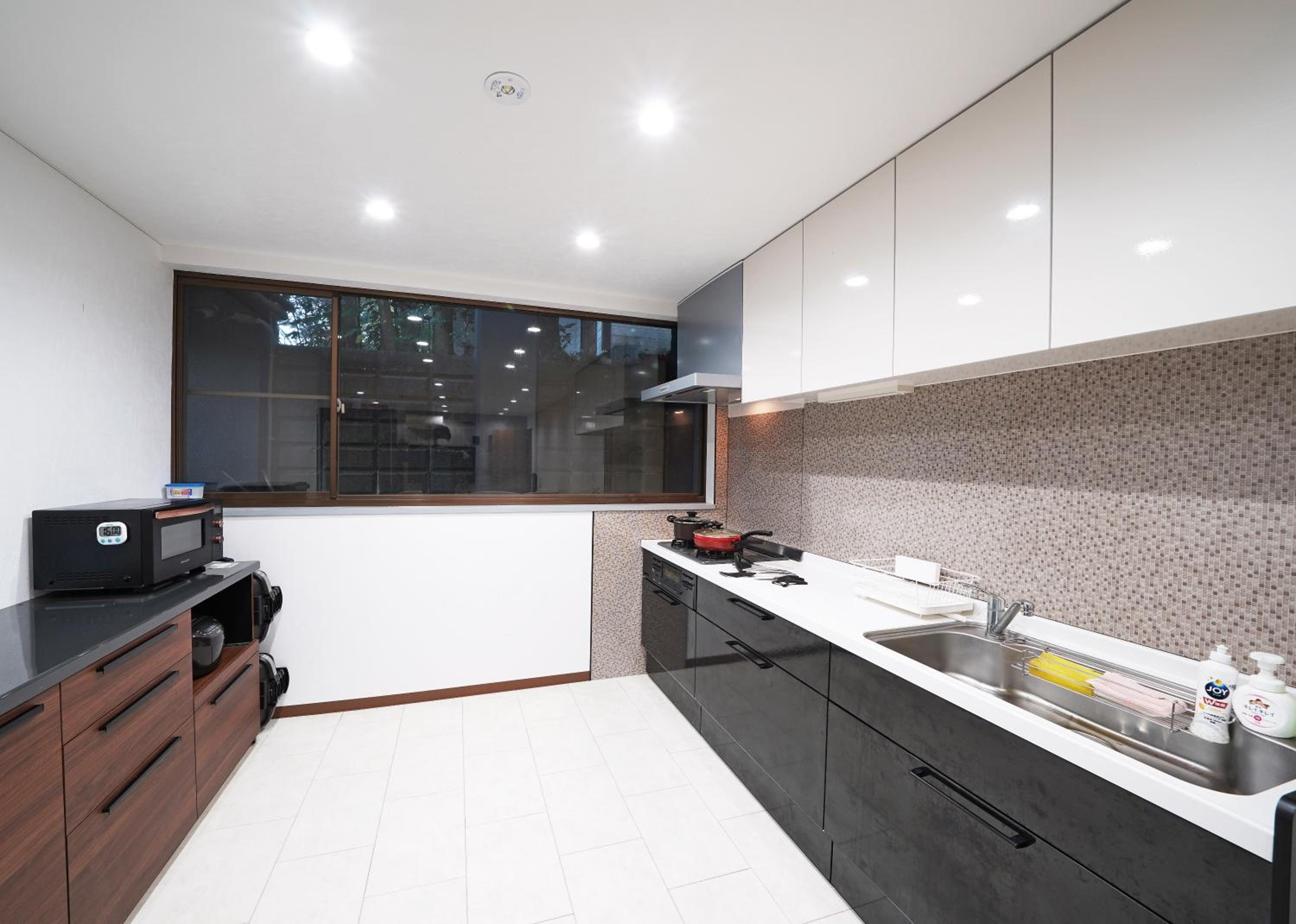 Four-Bedroom House - Photo 10